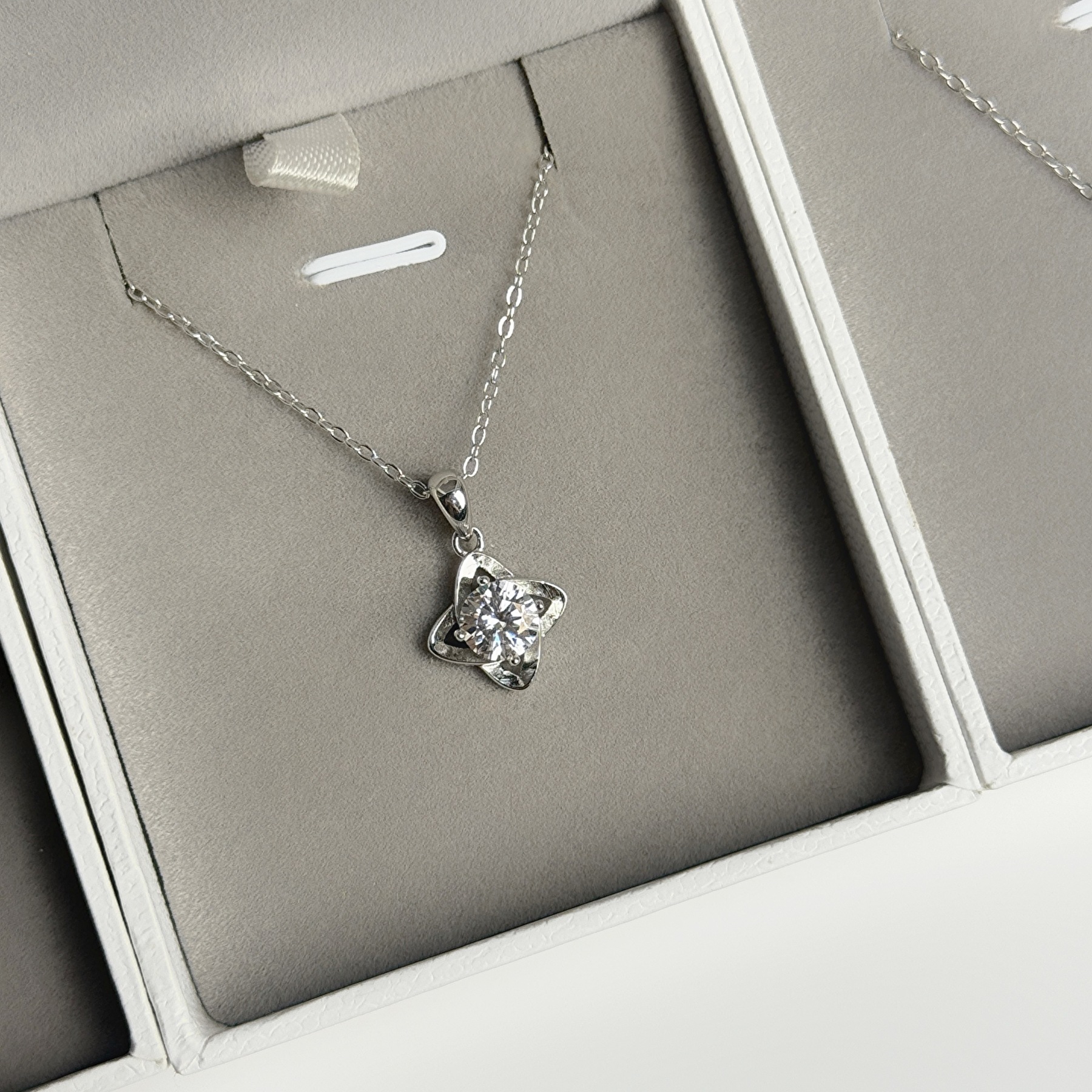 Classic Four-Leaf Clover Women's Necklace