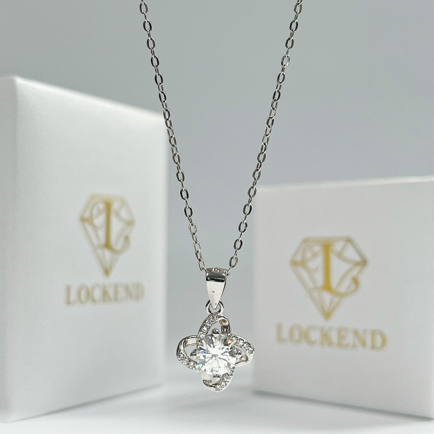 Luxury Inlaid Four-Leaf Clover Women’s Necklace