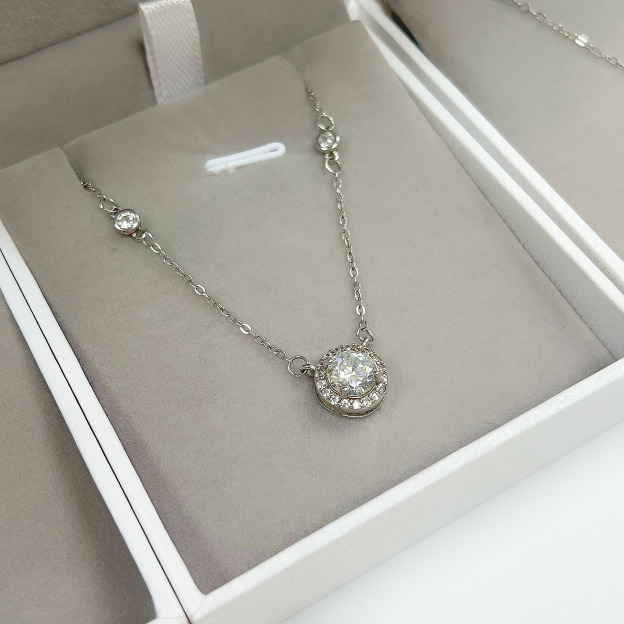 Round Solitaire Women's Necklace