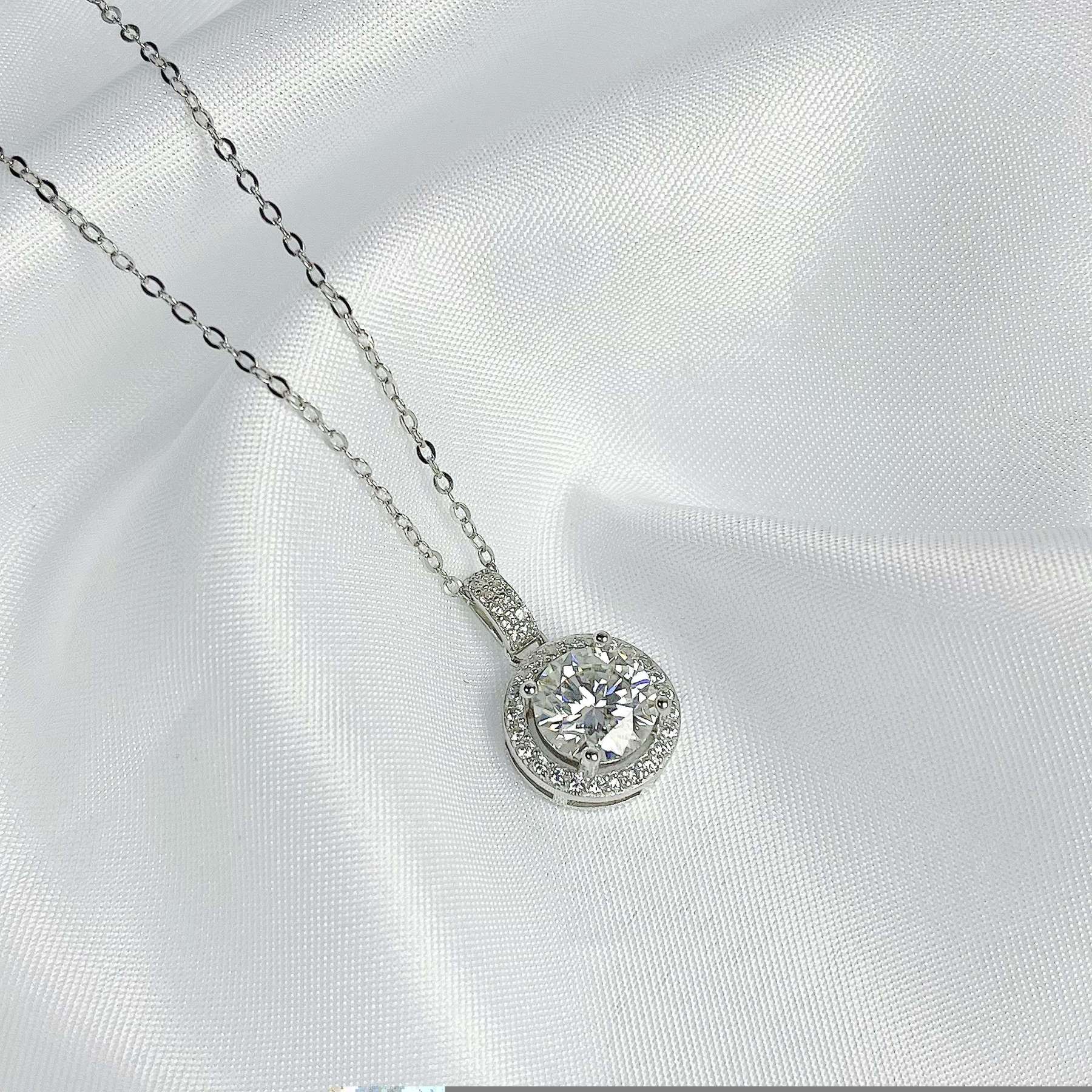  Round Pendant Women's Necklace