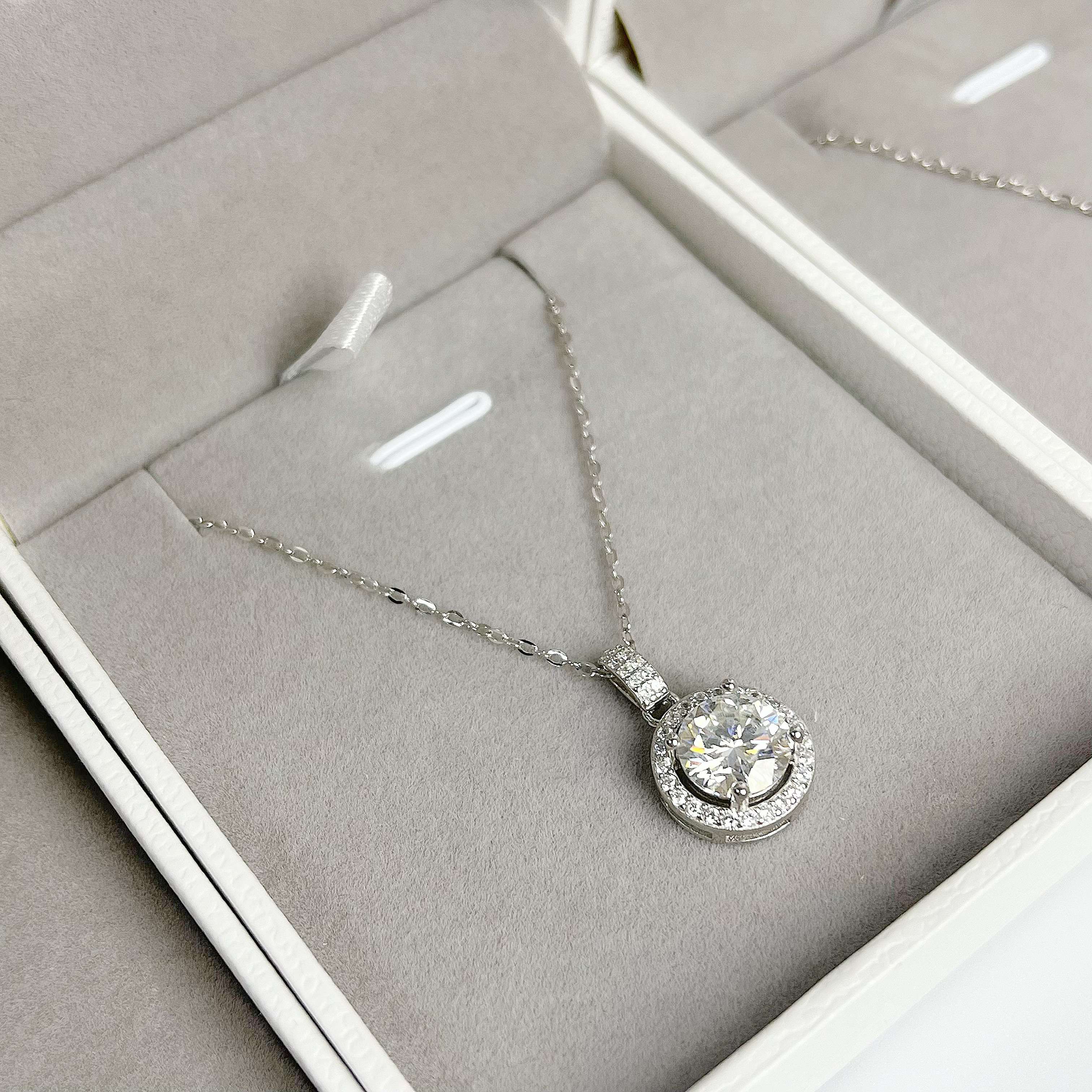  Round Pendant Women's Necklace