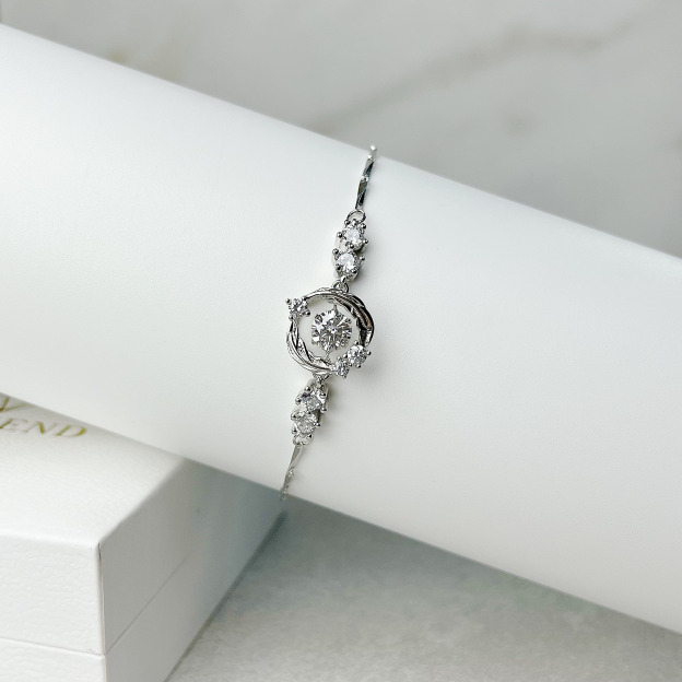 Vòng đeo tay lông vũ