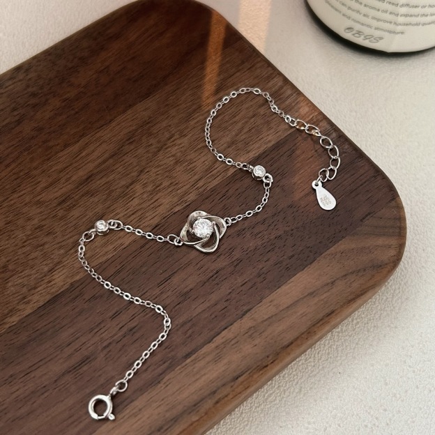 Moissanite Four-Leaf Clover Women’s Bracelet