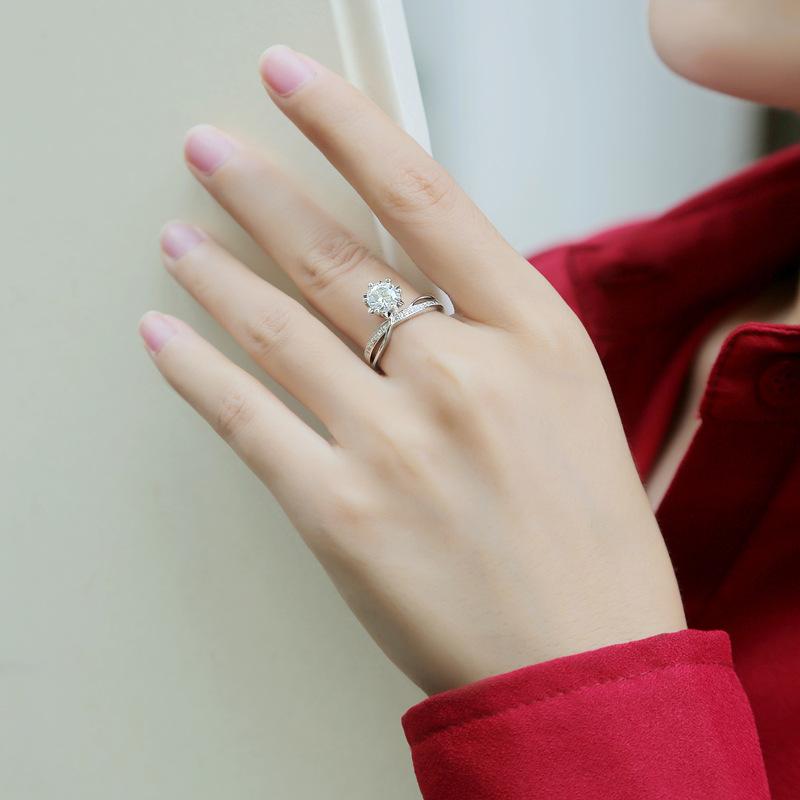 [Lockend]  Fashionable Moissanite Women's Ring 1 Carat D Color GRA Certified Youthful Design