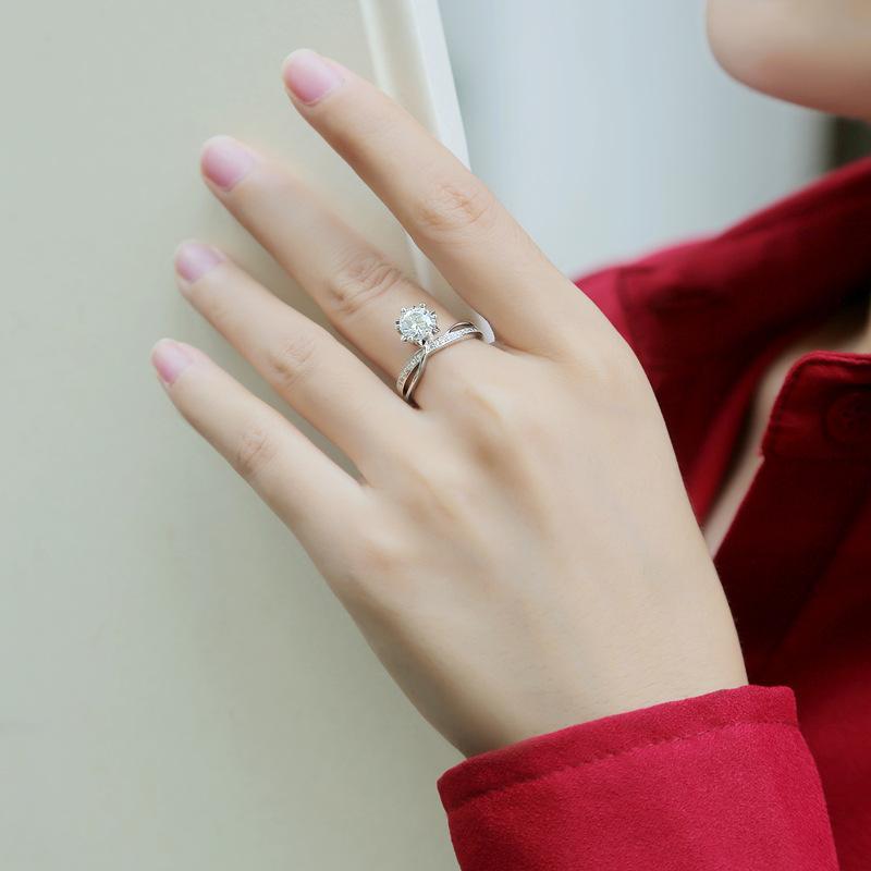 [Lockend]  Fashionable Moissanite Women's Ring 1 Carat D Color GRA Certified Youthful Design