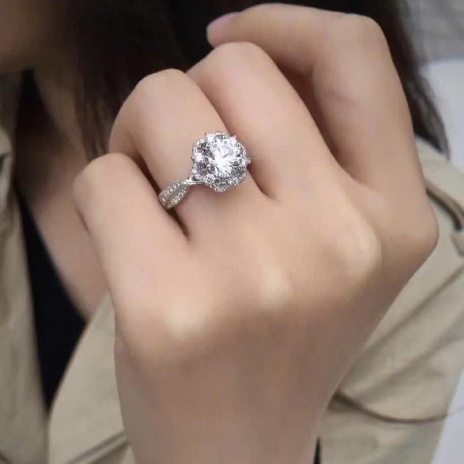 Daisy Moissanite Women's Ring