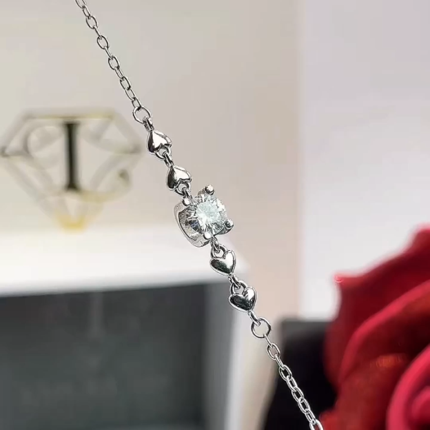 4 Prong Heart Women’s Bracelet