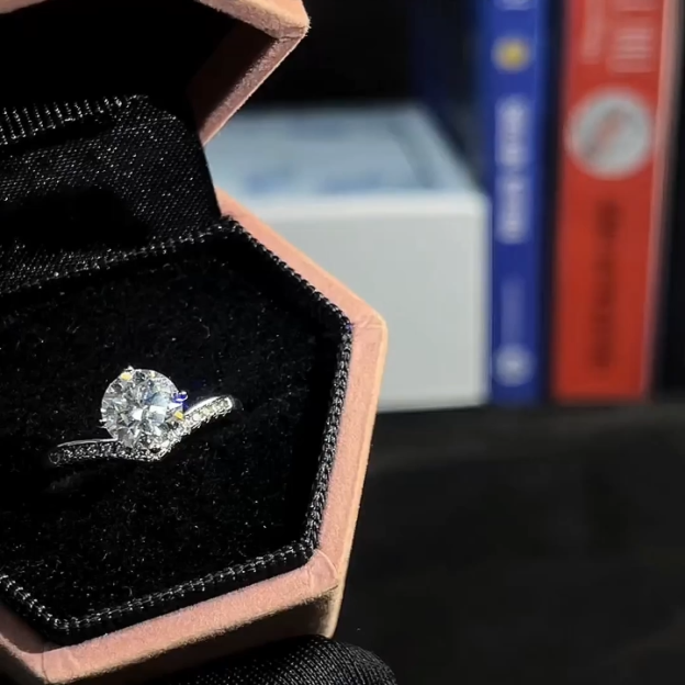 Women’s Luxury Crown Ring