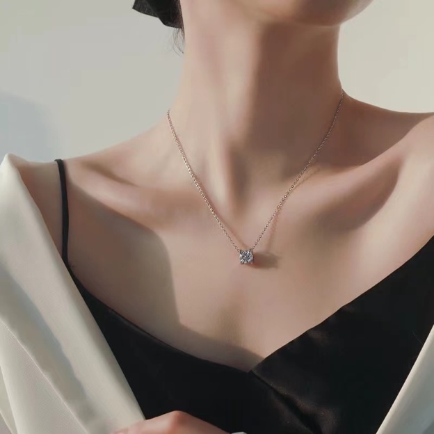 4 Prong Women’s Necklace