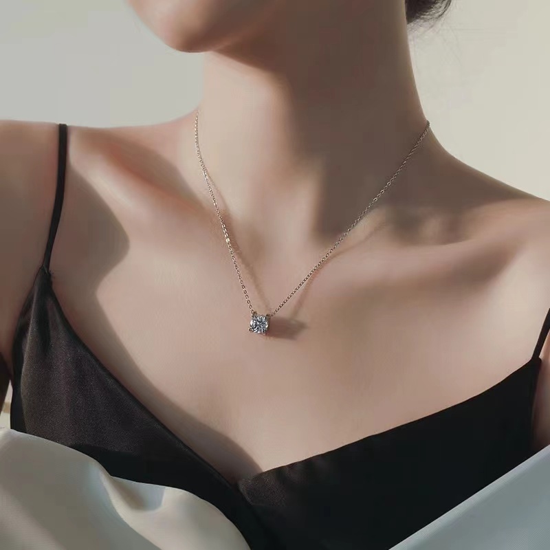 4 Prong Women’s Necklace