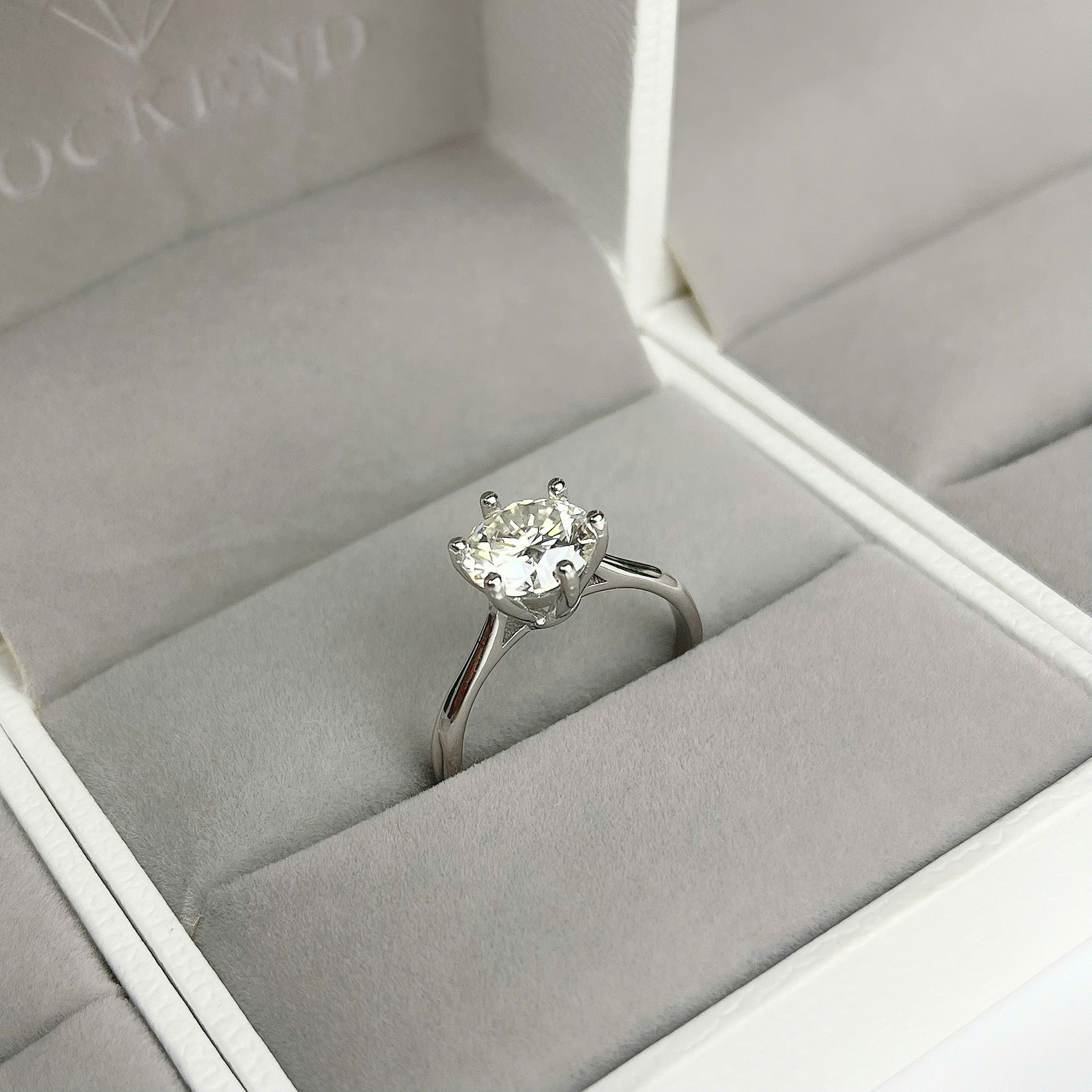 Simple Women’s Ring