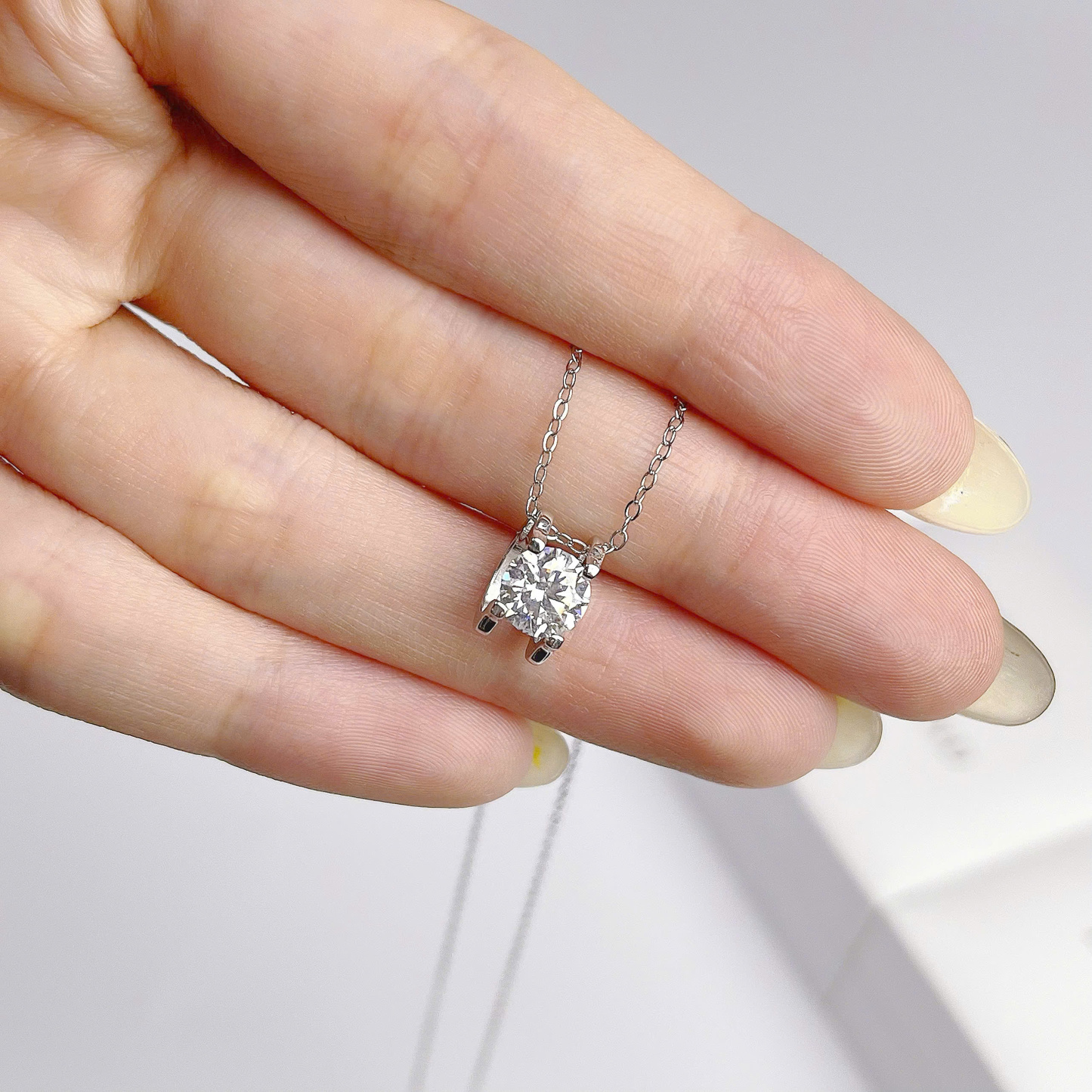 4 Prong Women’s Necklace