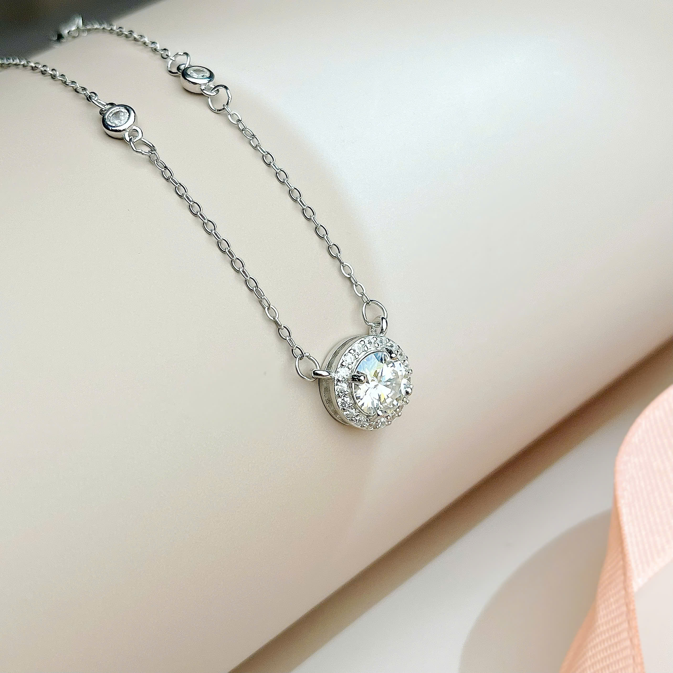 Round Solitaire Women's Necklace