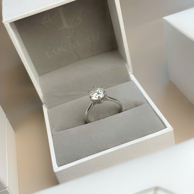 Simple Women’s Ring