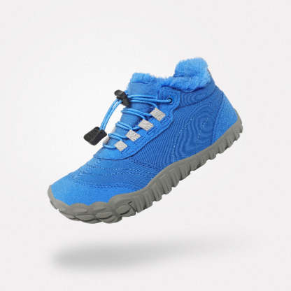 ウィル II キッズ 冬用ベアフットブーツ（ブルー）。足の正しい発達をサポートする幅広仕様で、アウトドアレジャーも安心な防寒ブーツ。