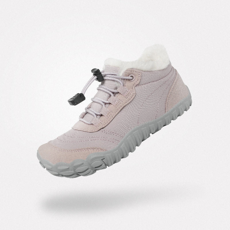 ウィル II 子供用 保温ベアフットブーツ（ライトパープル）。優しいライトパープル色の、通園途中の冷えから足を守る赤足感覚の冬靴。