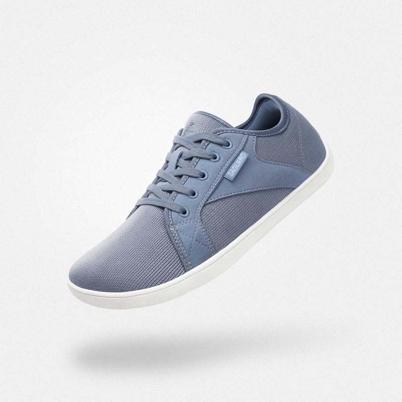 ラックⅠ カジュアル靴（ロイヤルブルー）。疲れ知らずのコンフォートシューズ。週末のレジャーや散策をより楽しくする。