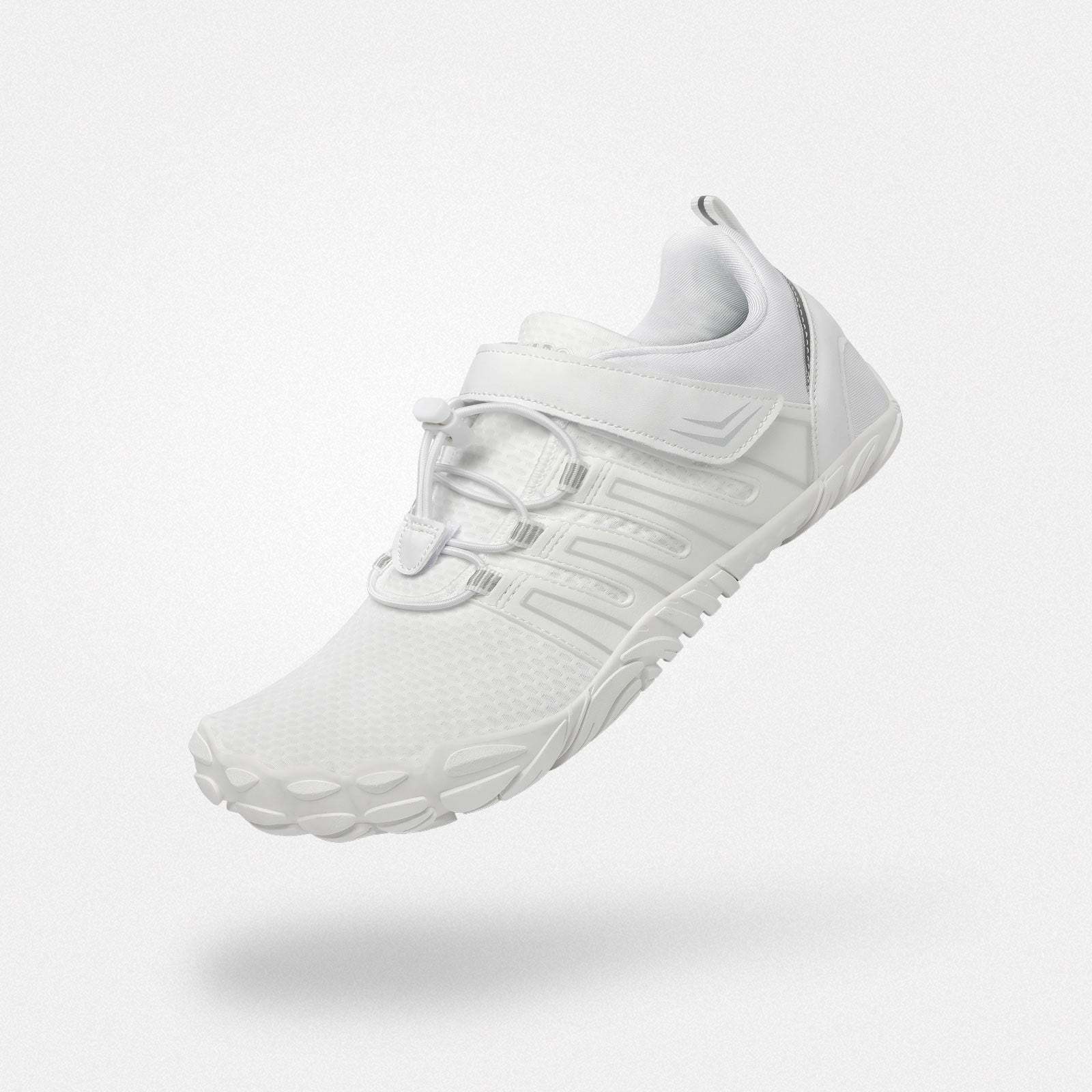 ヴィガー II ユニセックス ベアフットシューズ（ホワイト）。清潔感のあるホワイト、室内トレーニングで快適な履き心地を実現。