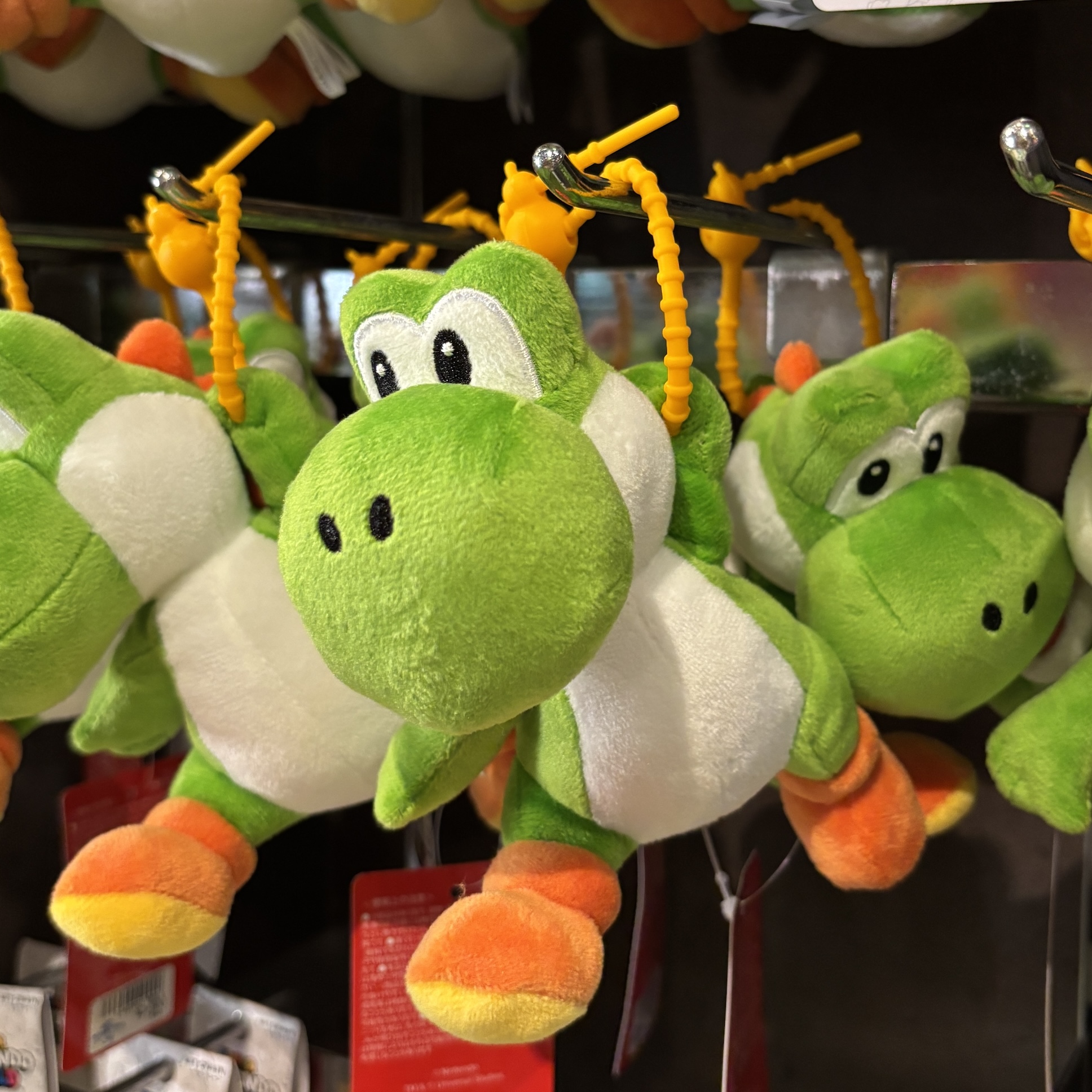 【訂貨】USJ Nintendo World Yoshi 公仔掛飾（橙色吊帶）