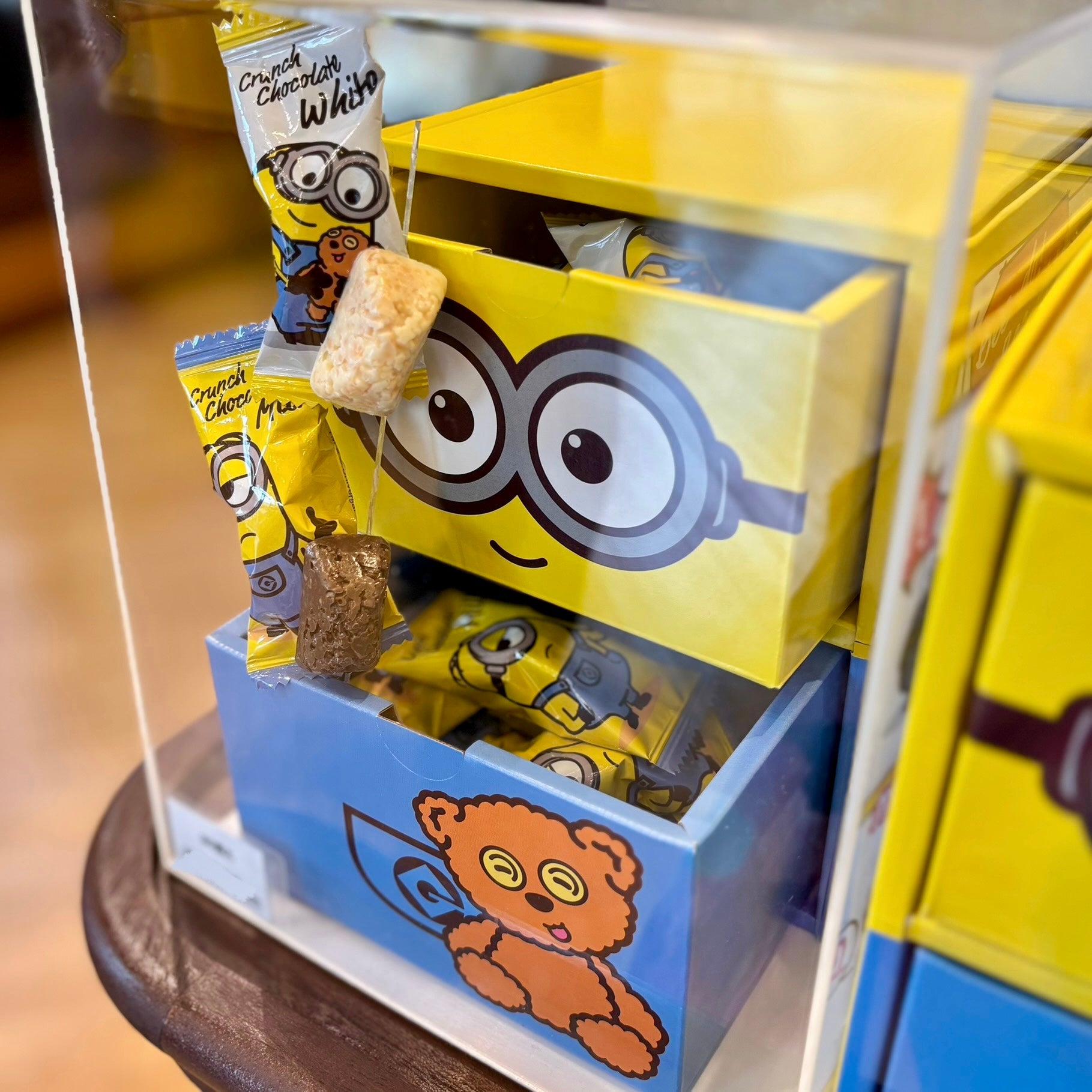 USJ Minions Bob & Tim 紙櫃桶造型朱古力脆脆