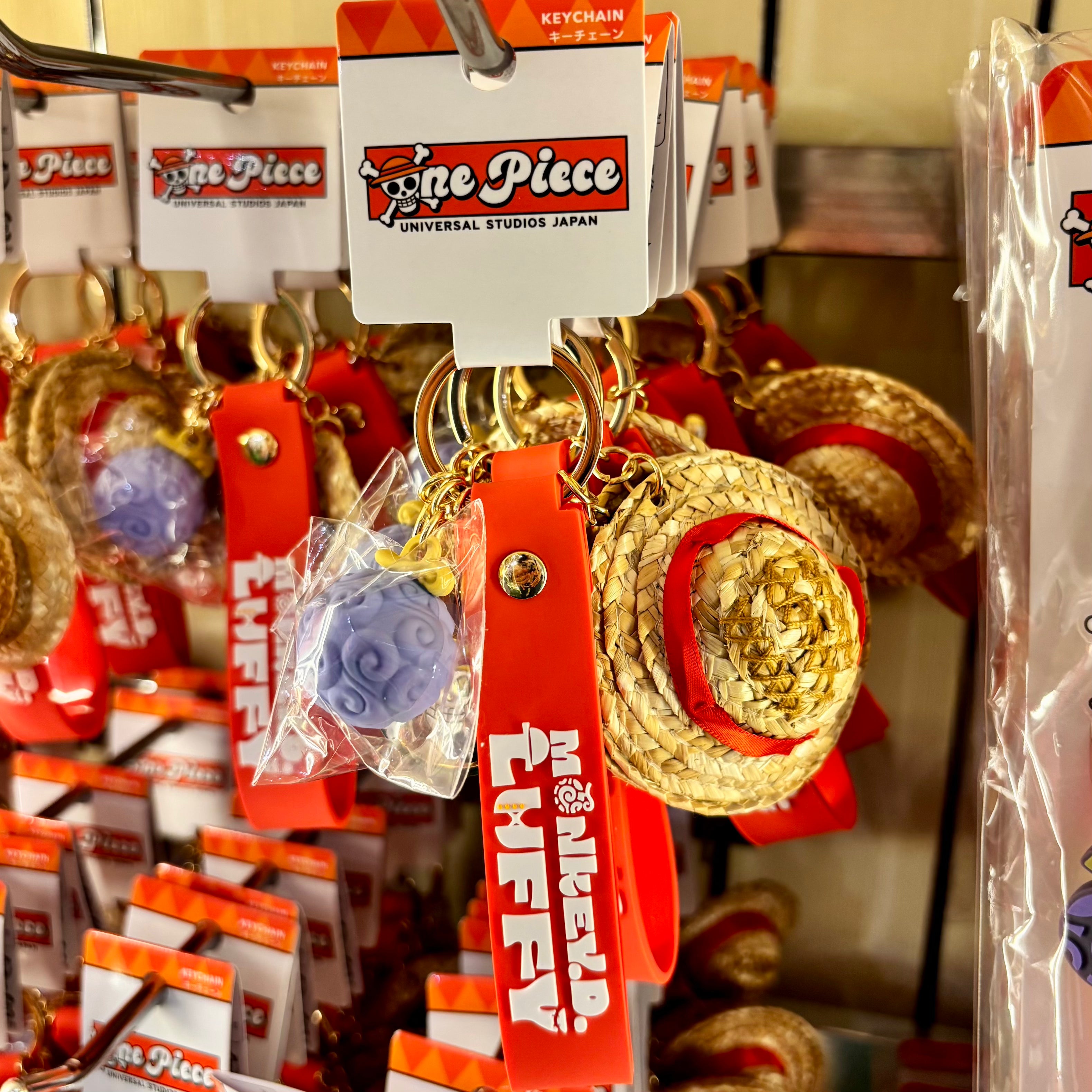 USJ ONE PIECE Premier Summer 2026 One Piece - Luffy Gomu Gomu no Mi Devil Fruit x Straw Hat Keychain