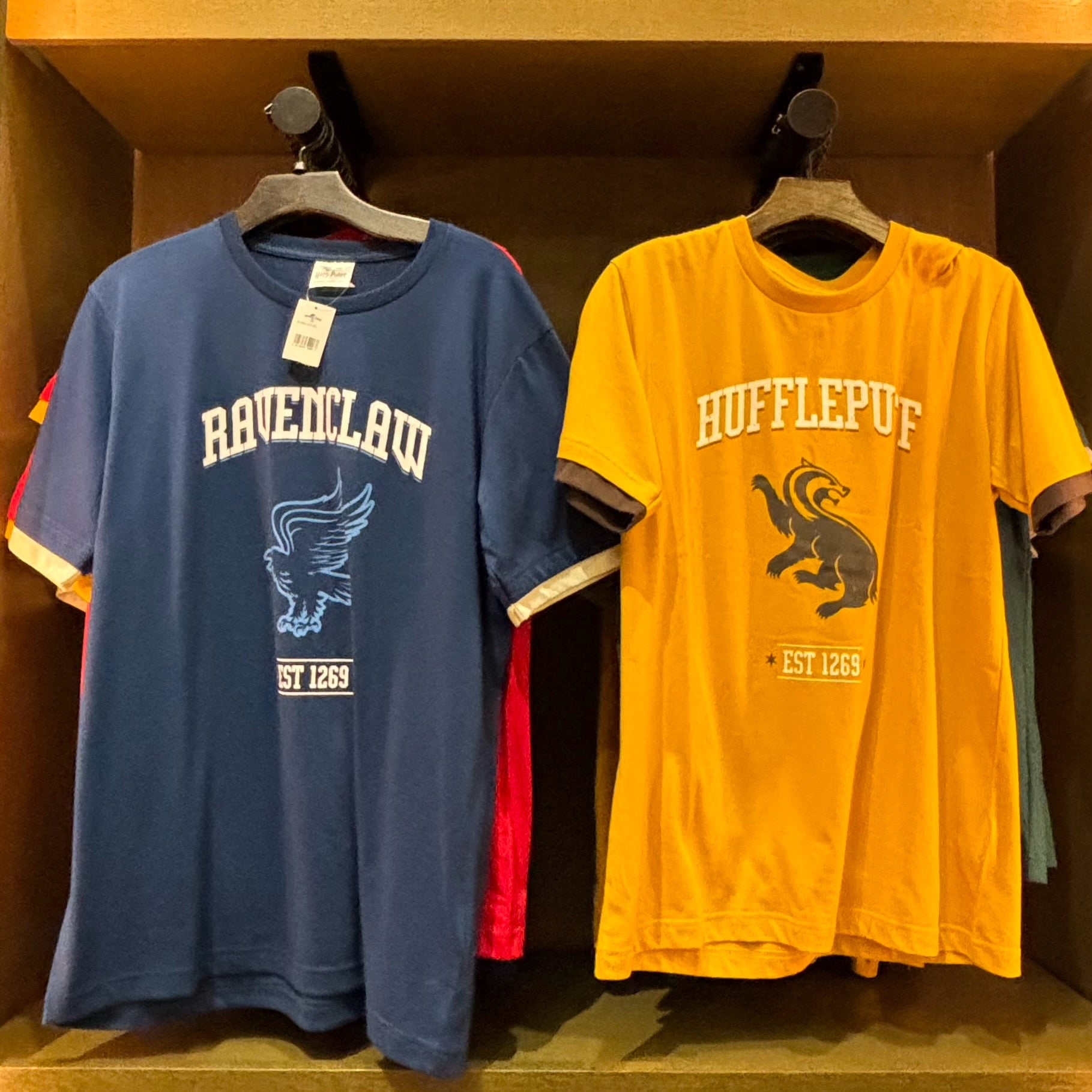 【訂貨】USJ 哈利波特 學院 Tshirt（成人）