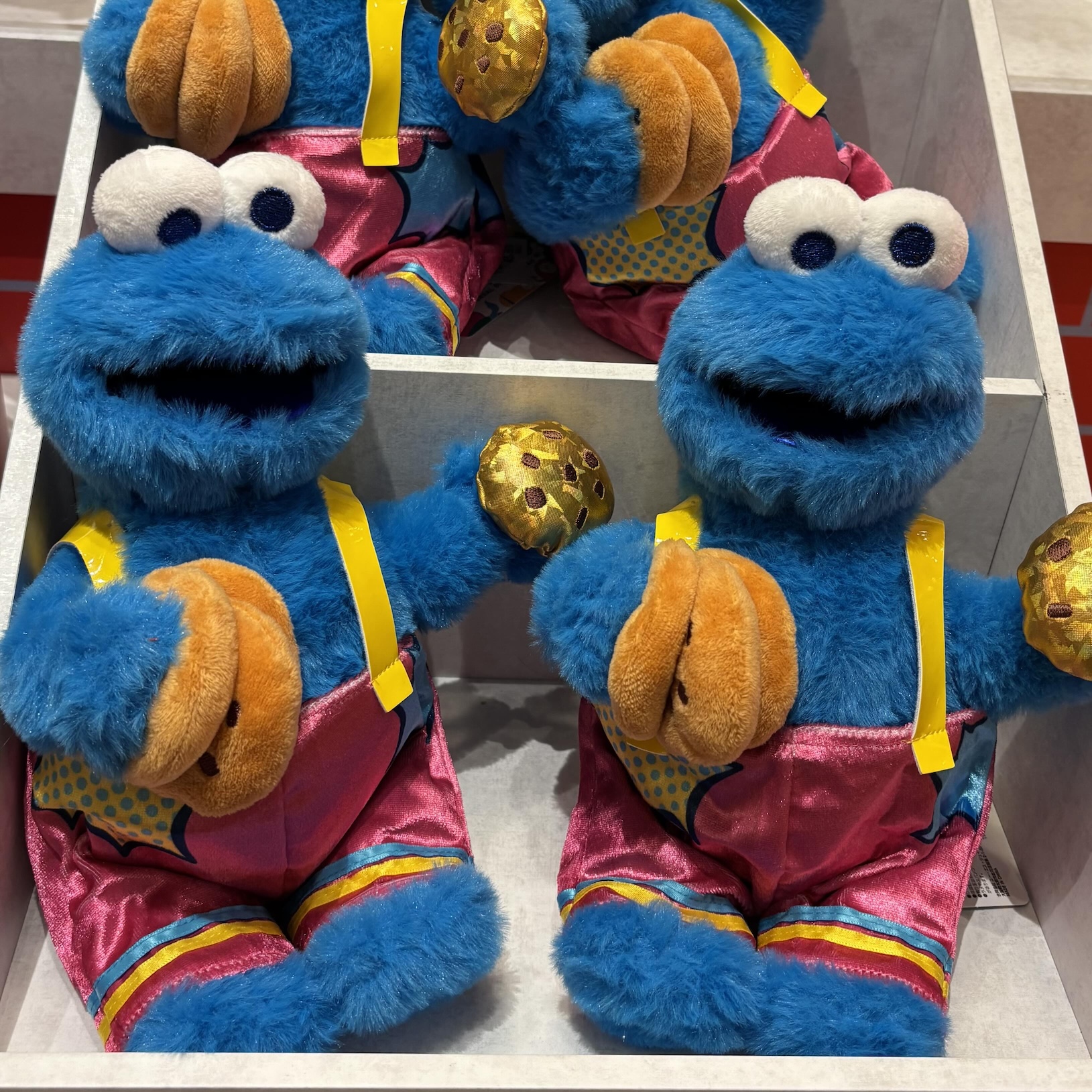【訂貨】USJ 25th Discover U 週年紀念系列 - 芝麻街公仔 Elmo / Cookie Monster