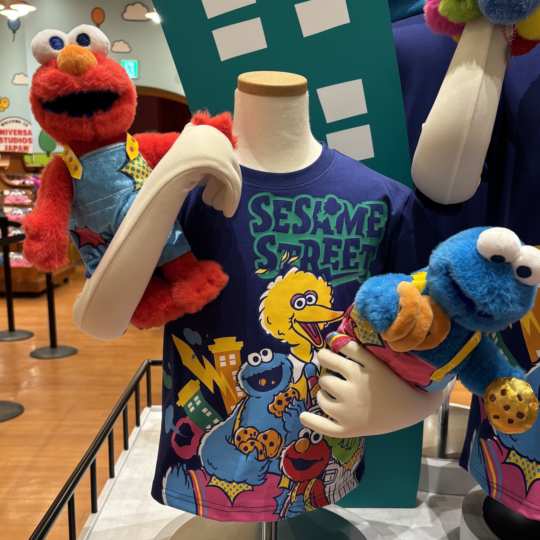 USJ クリスマス エルモ ピンバッチ Order】USJ 25th Anniversary Collection Discover U - Sesame Street
