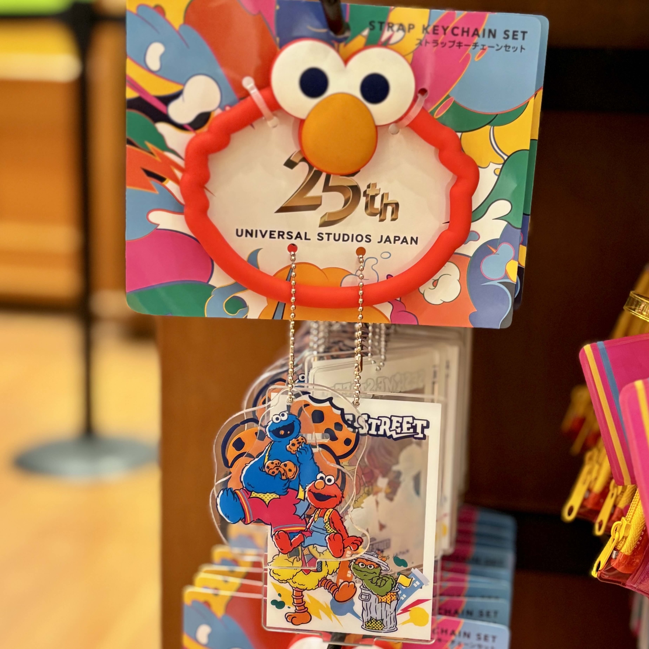【訂貨】USJ 25th Discover U 週年紀念系列 - Sesame Street 芝麻街 Elmo 手環連立牌掛飾