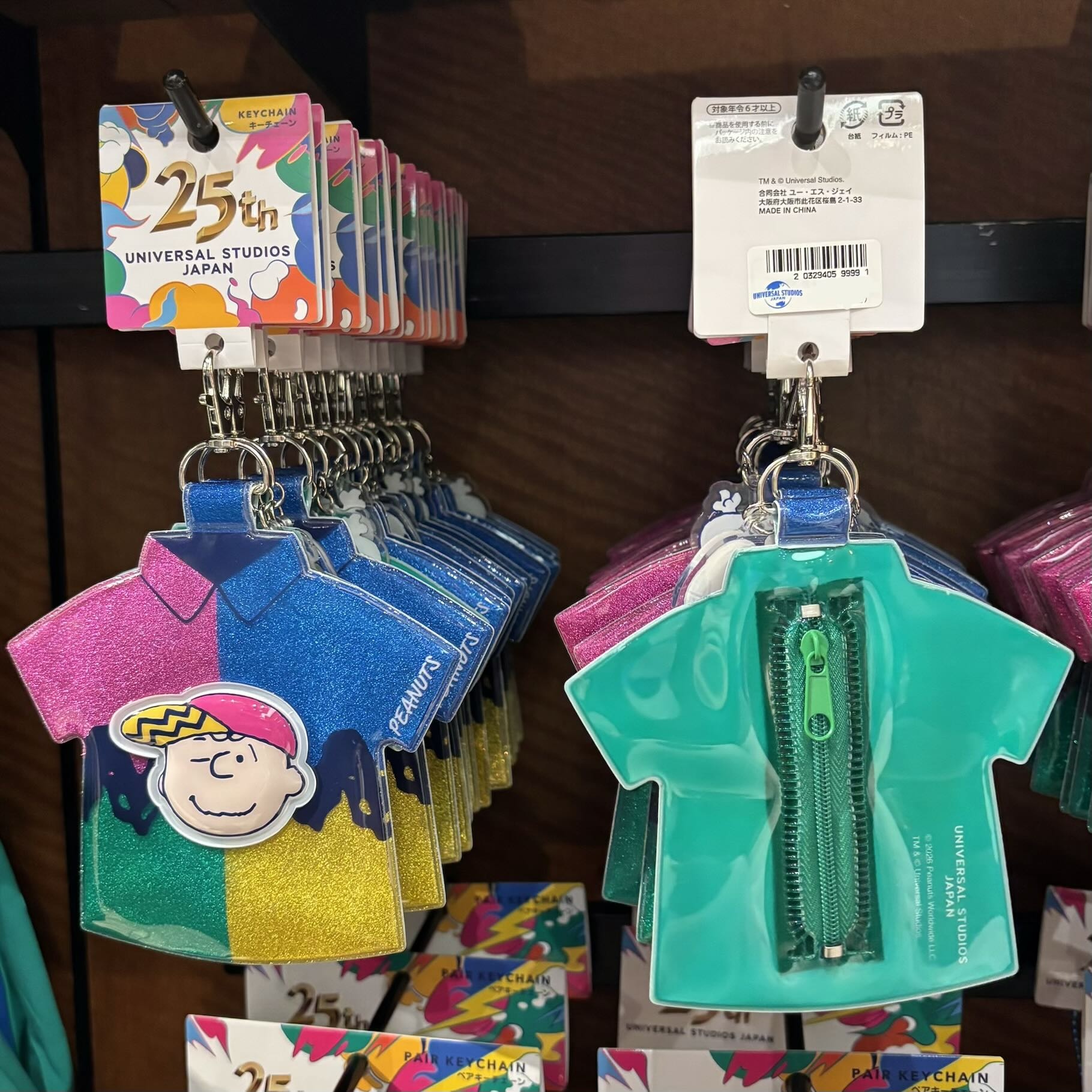 【訂貨】USJ 25th Discover U 週年紀念系列 - Snoopy & Charlie Brown Tshirt 掛飾