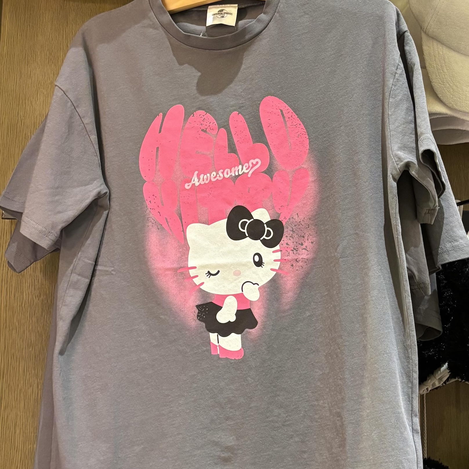 【訂貨】USJ Hello Kitty 灰色成人 Tshirt（塗鴉）