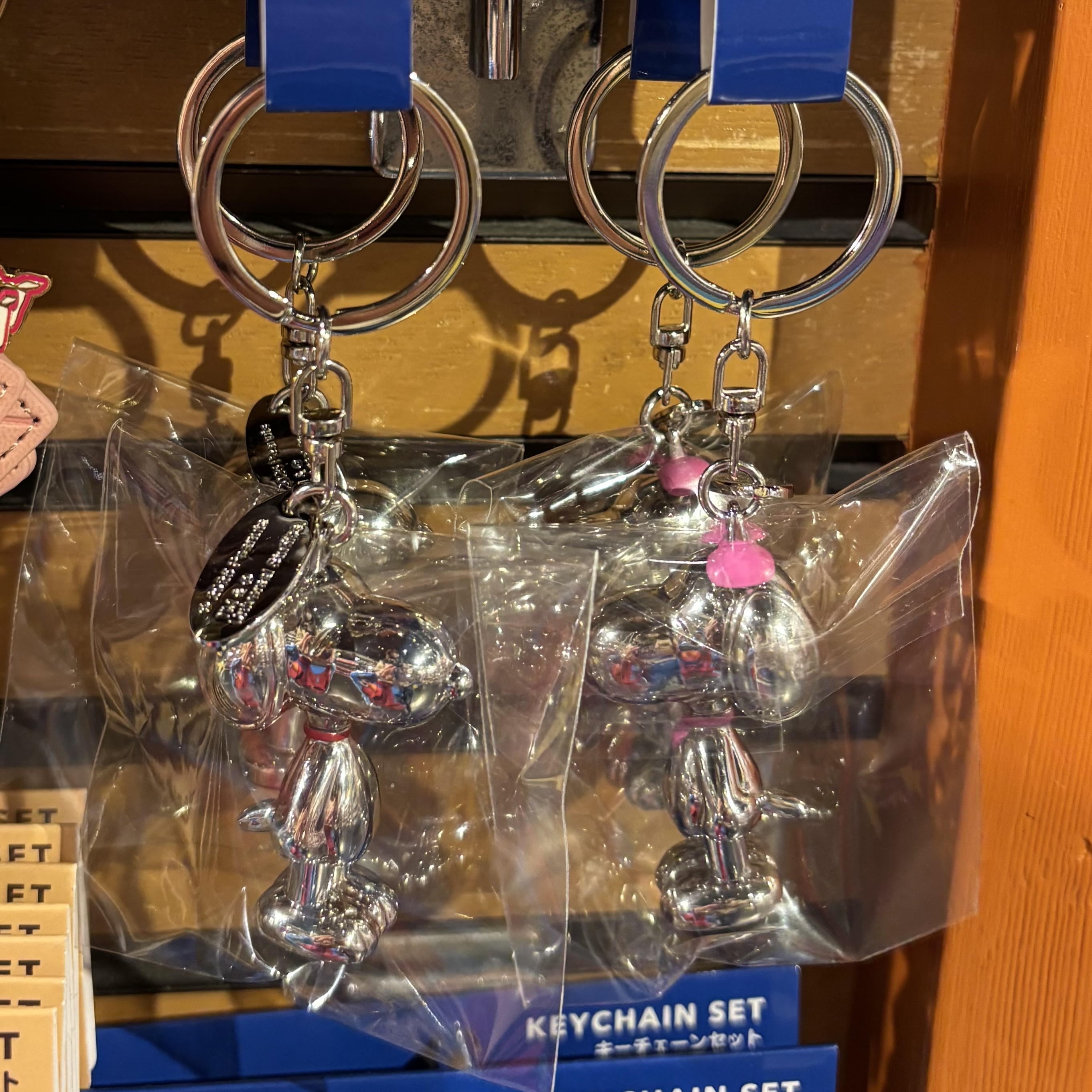 【訂貨】USJ Peanuts Snoopy & Belle Pair Keychain 銀色鑰匙扣