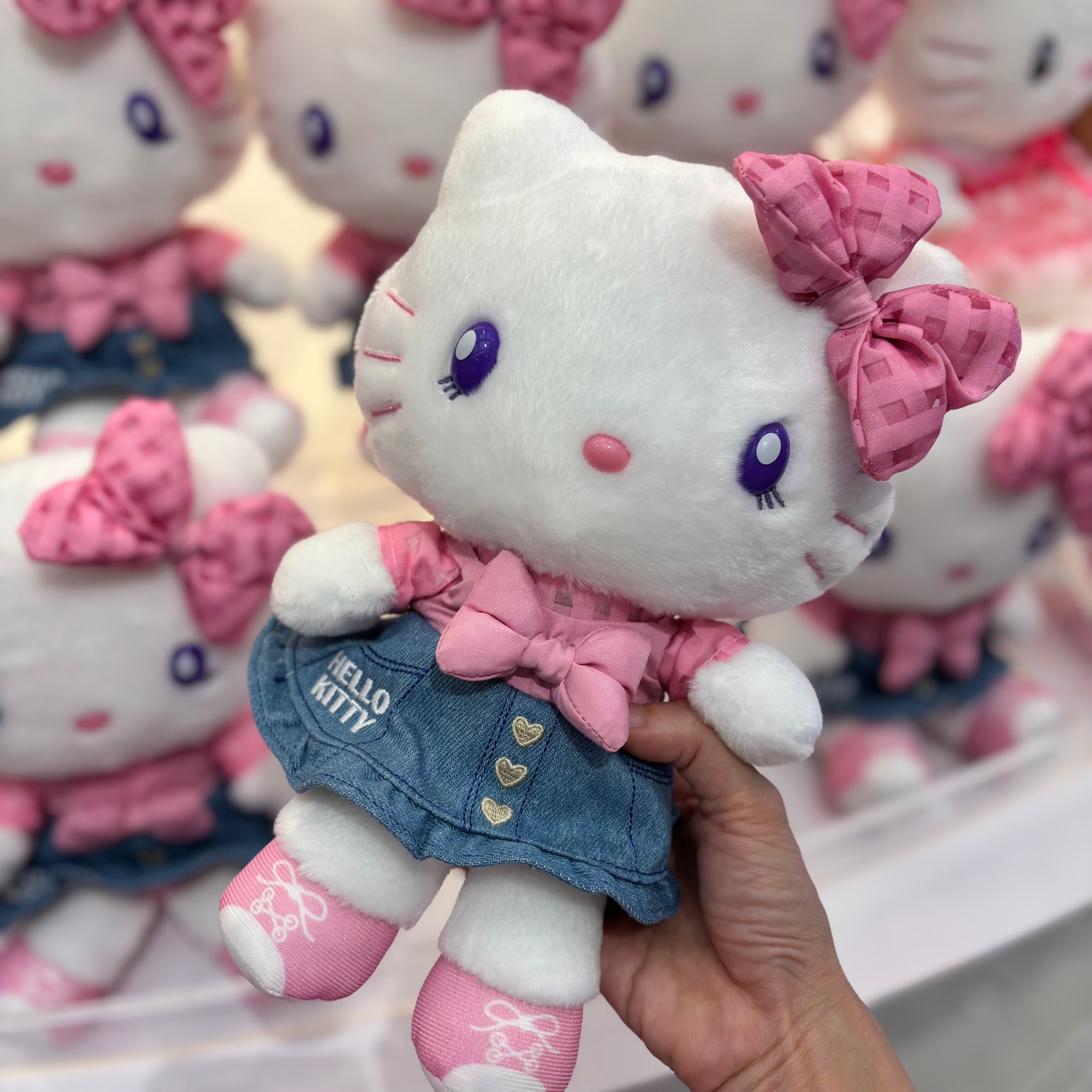 USJ Hello Kitty 公仔（牛仔裙）