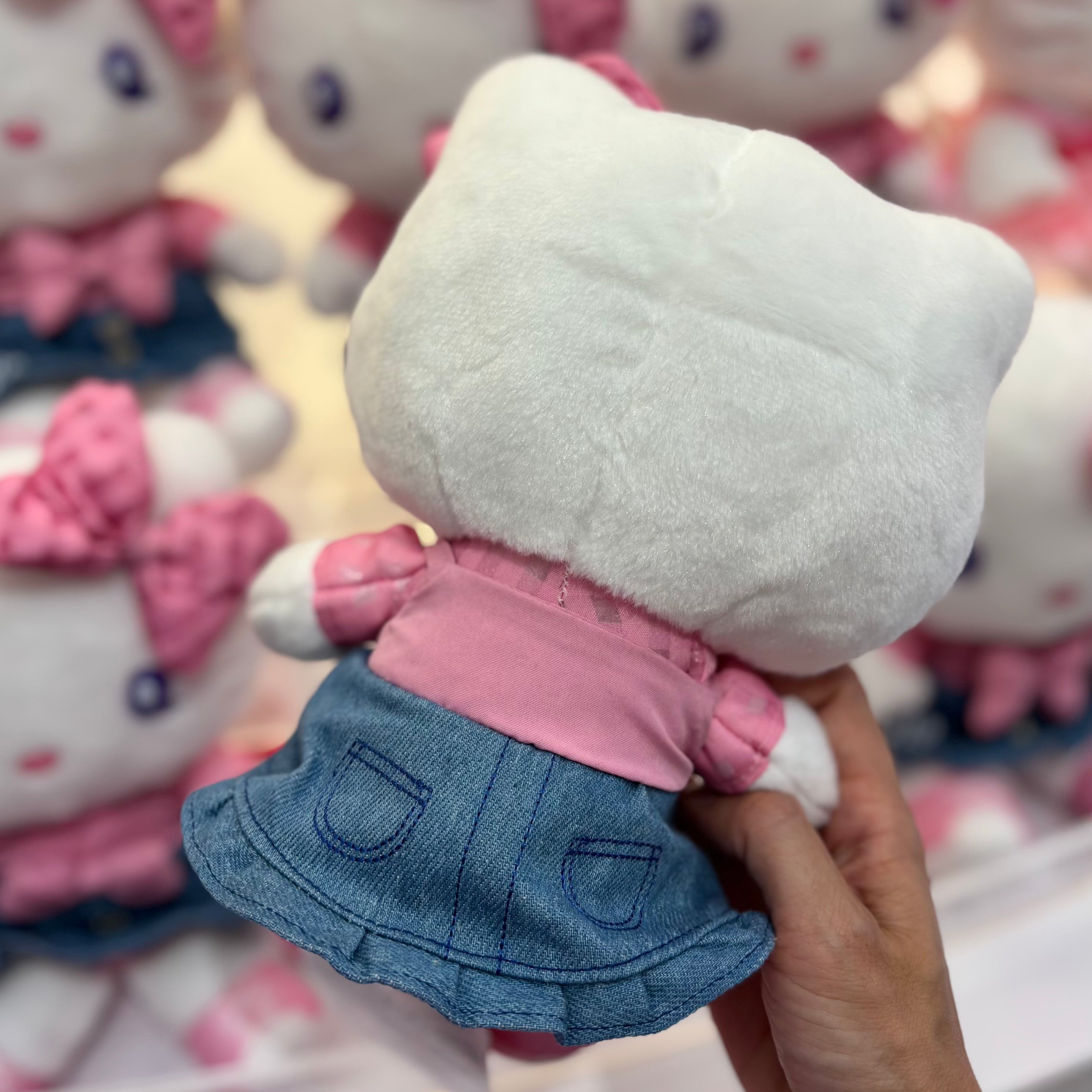 USJ Hello Kitty 公仔（牛仔裙）