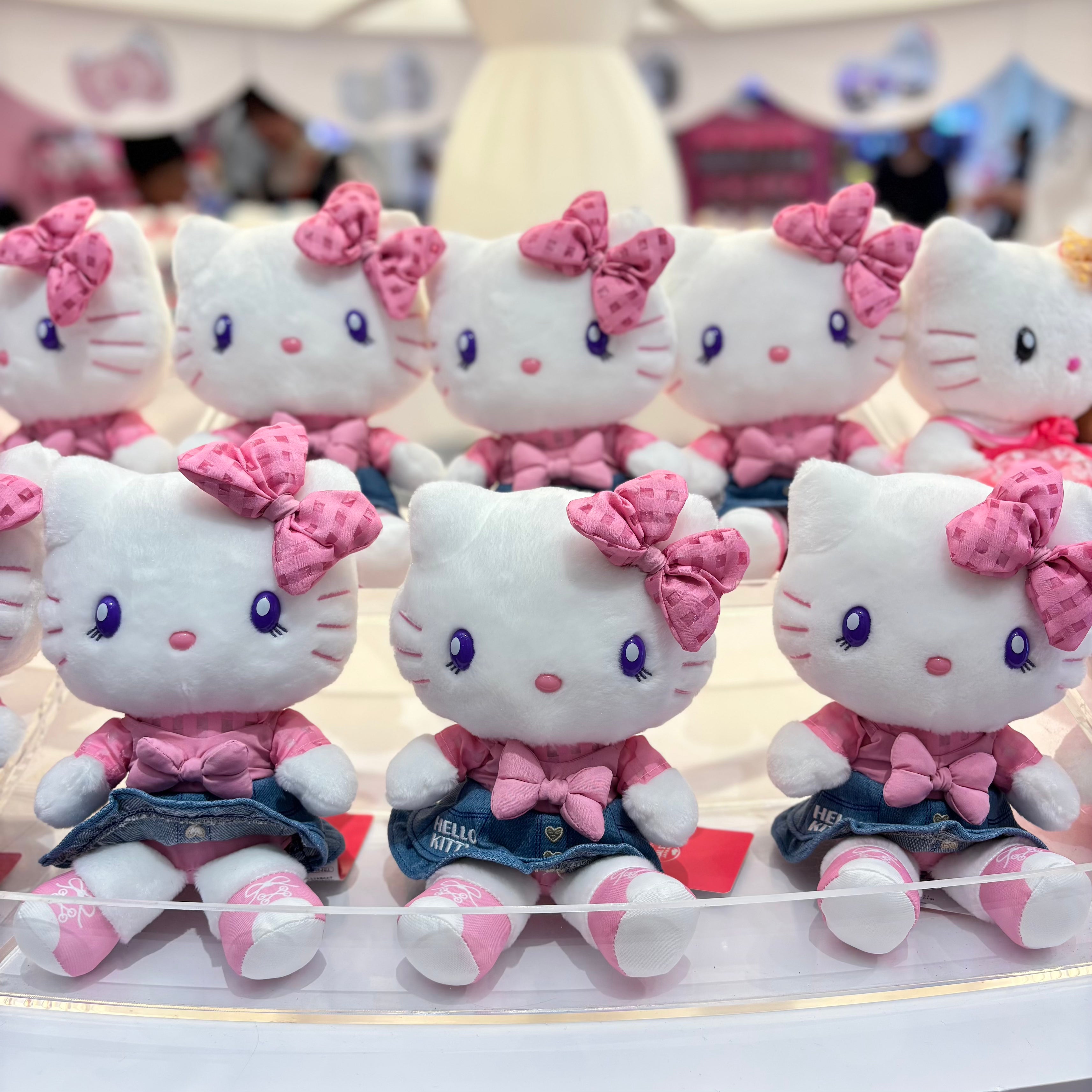 USJ Hello Kitty 公仔（牛仔裙）