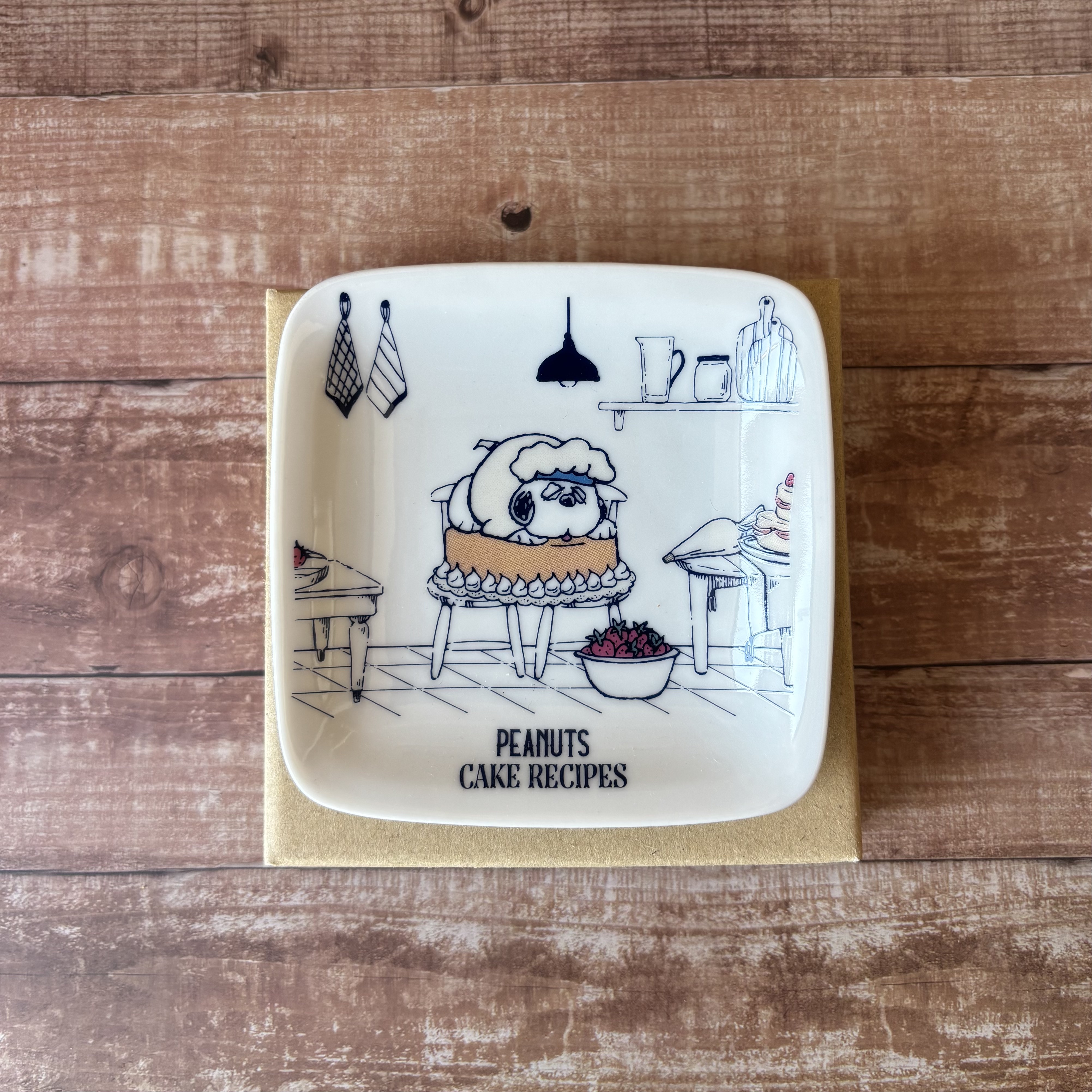 【訂貨】Afternoon Tea Living x PEANUTS CAKE RECIPES SNOOPY 醬油碟 - Olaf