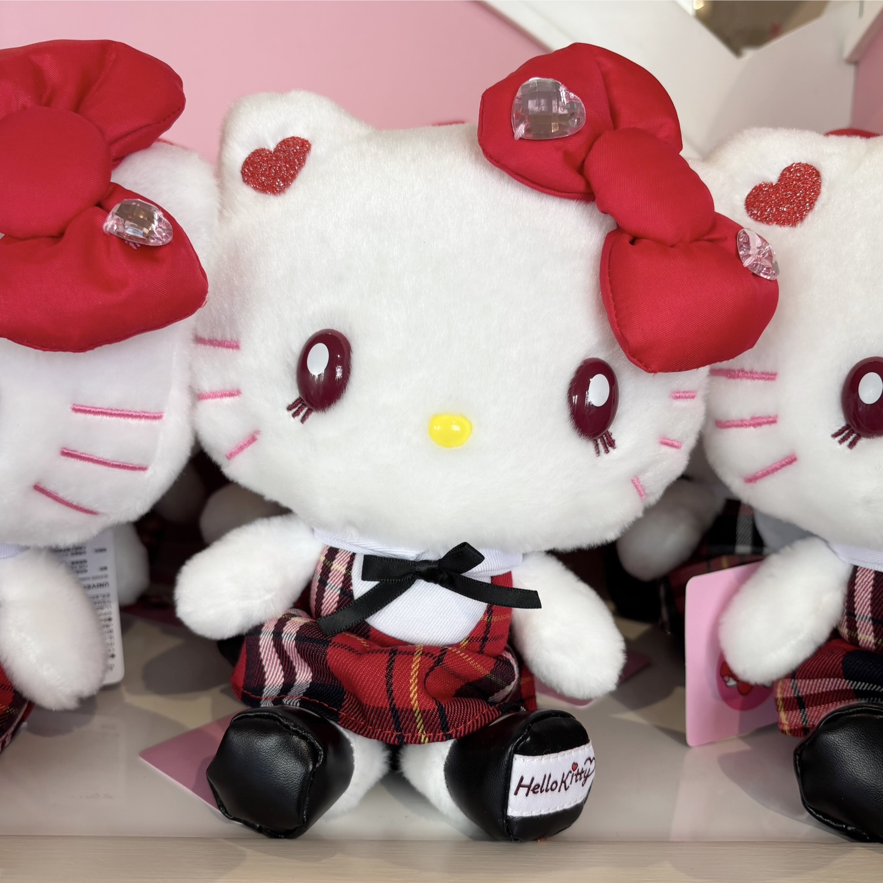 【訂貨】USJ Hello Kitty 紅色格仔裙 公仔