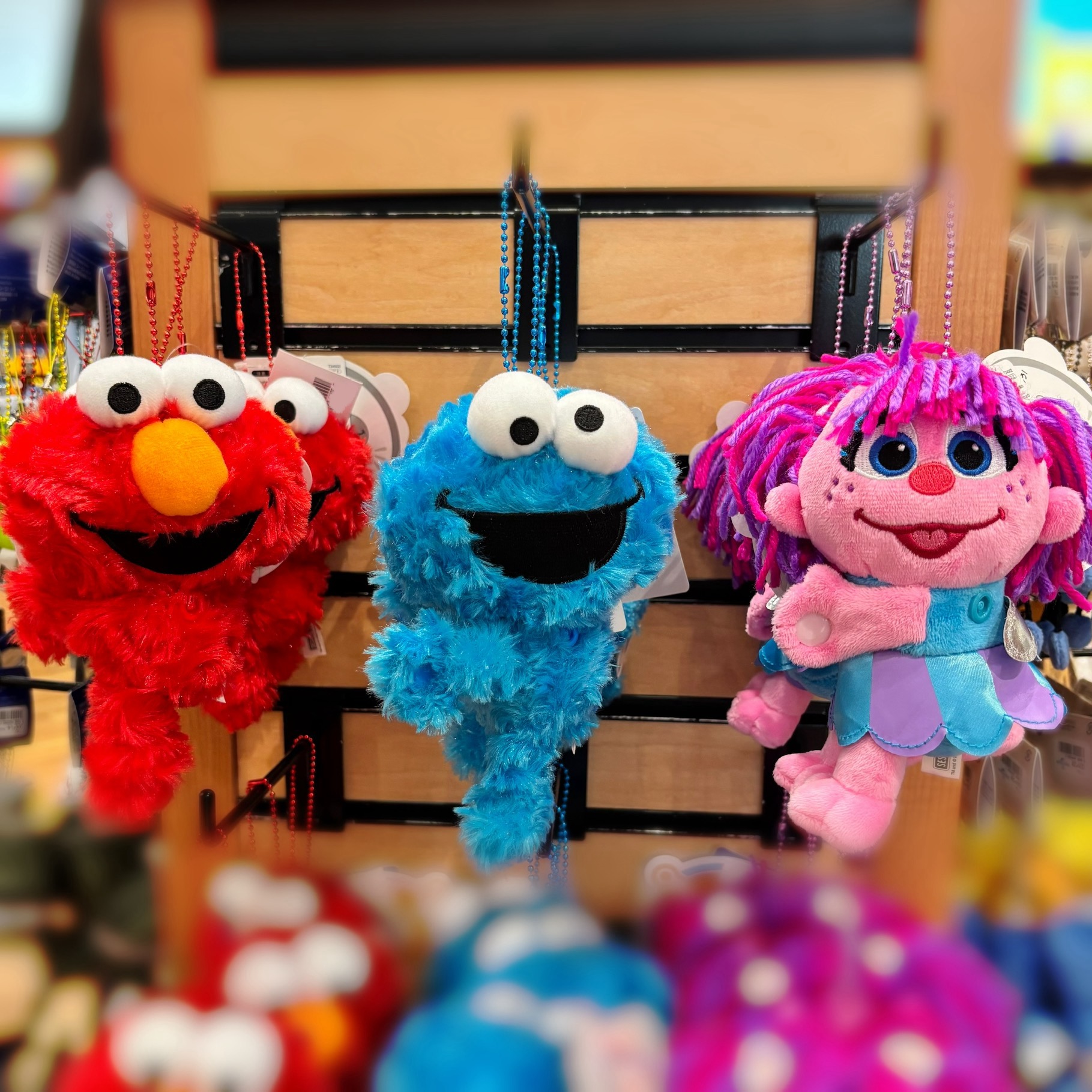 【訂貨】USJ Elmo Cookie Monster Abby 搭膊頭 公仔掛飾