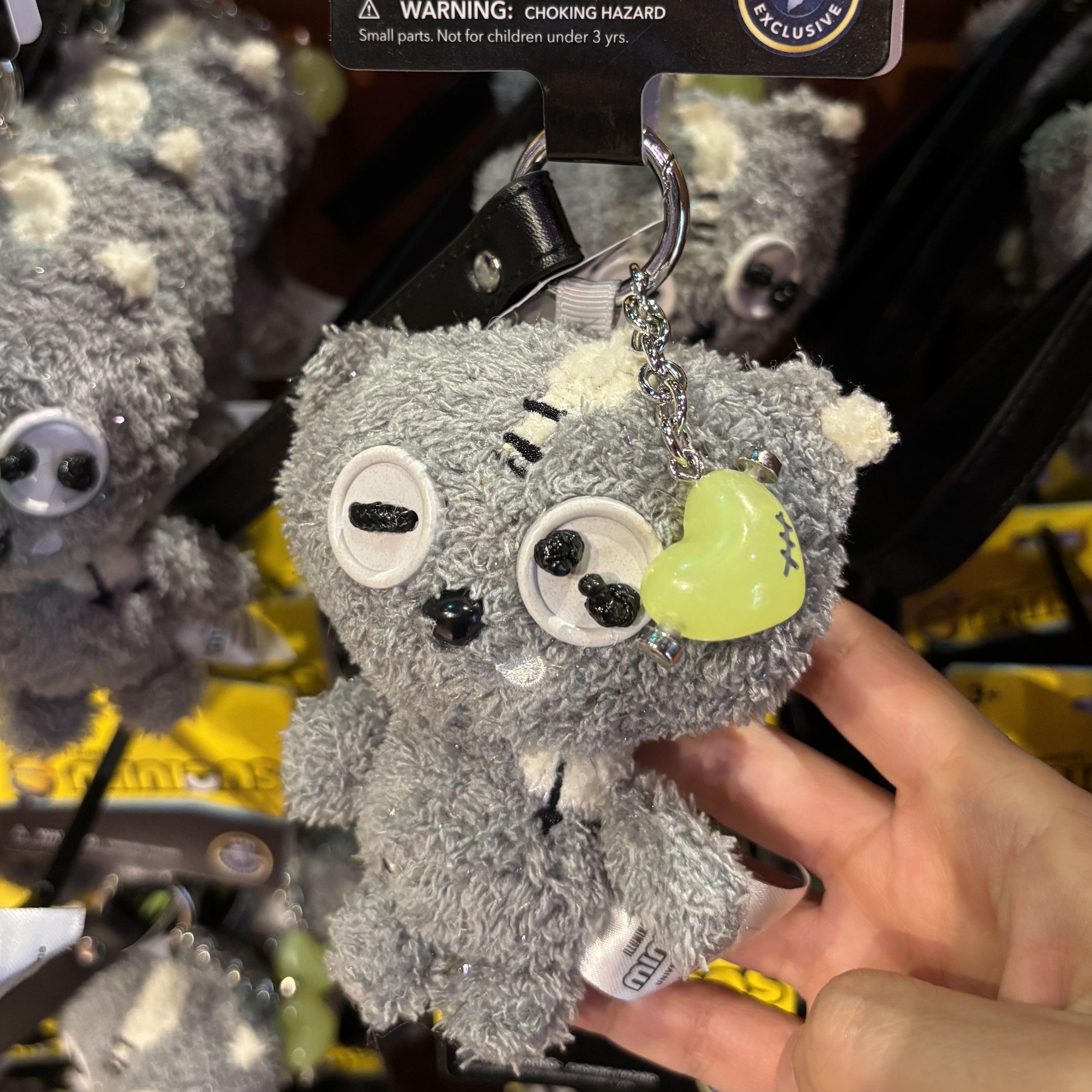 【訂貨】USJ Halloween 2026 Monster Minions - 喪屍Tim 公仔掛飾（夜光）