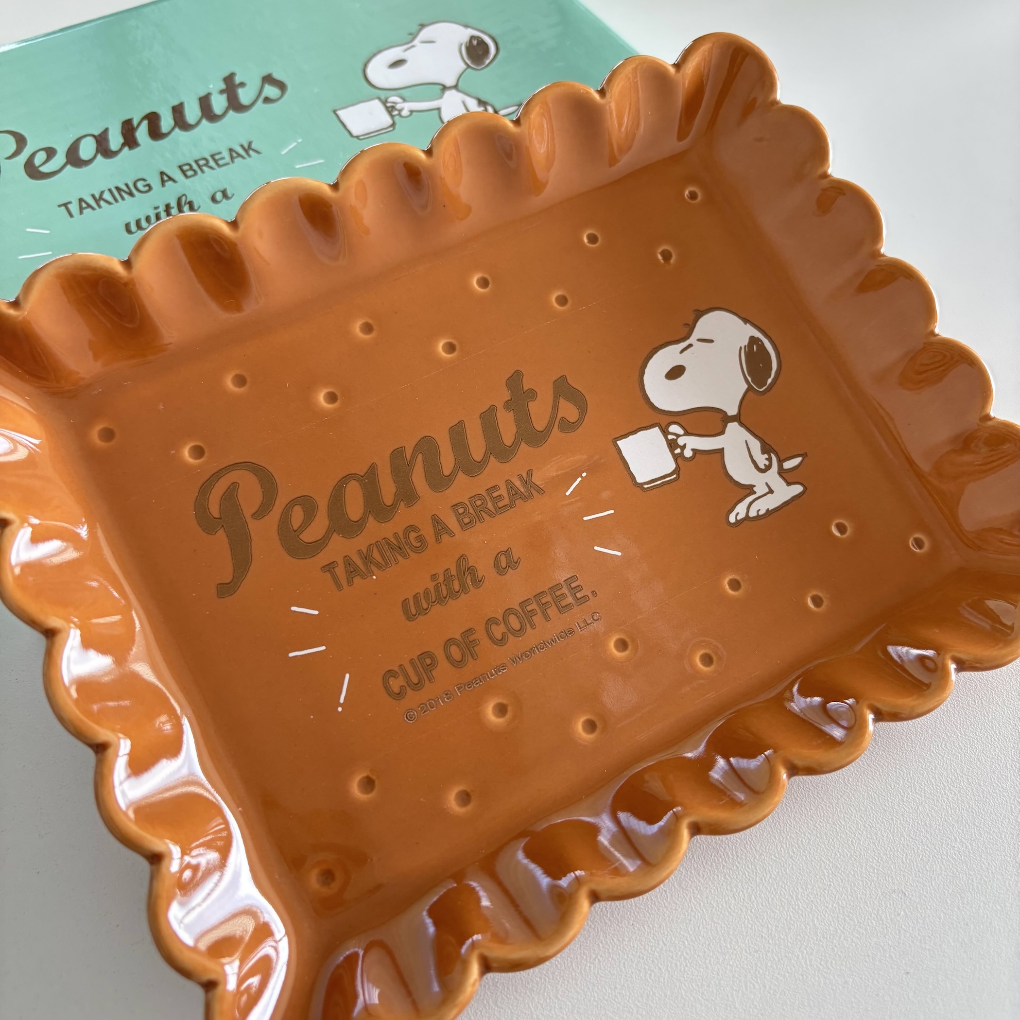 【訂貨】Peanuts Snoopy Taking a Break with a Cup of Coffee - 餅乾型陶瓷碟