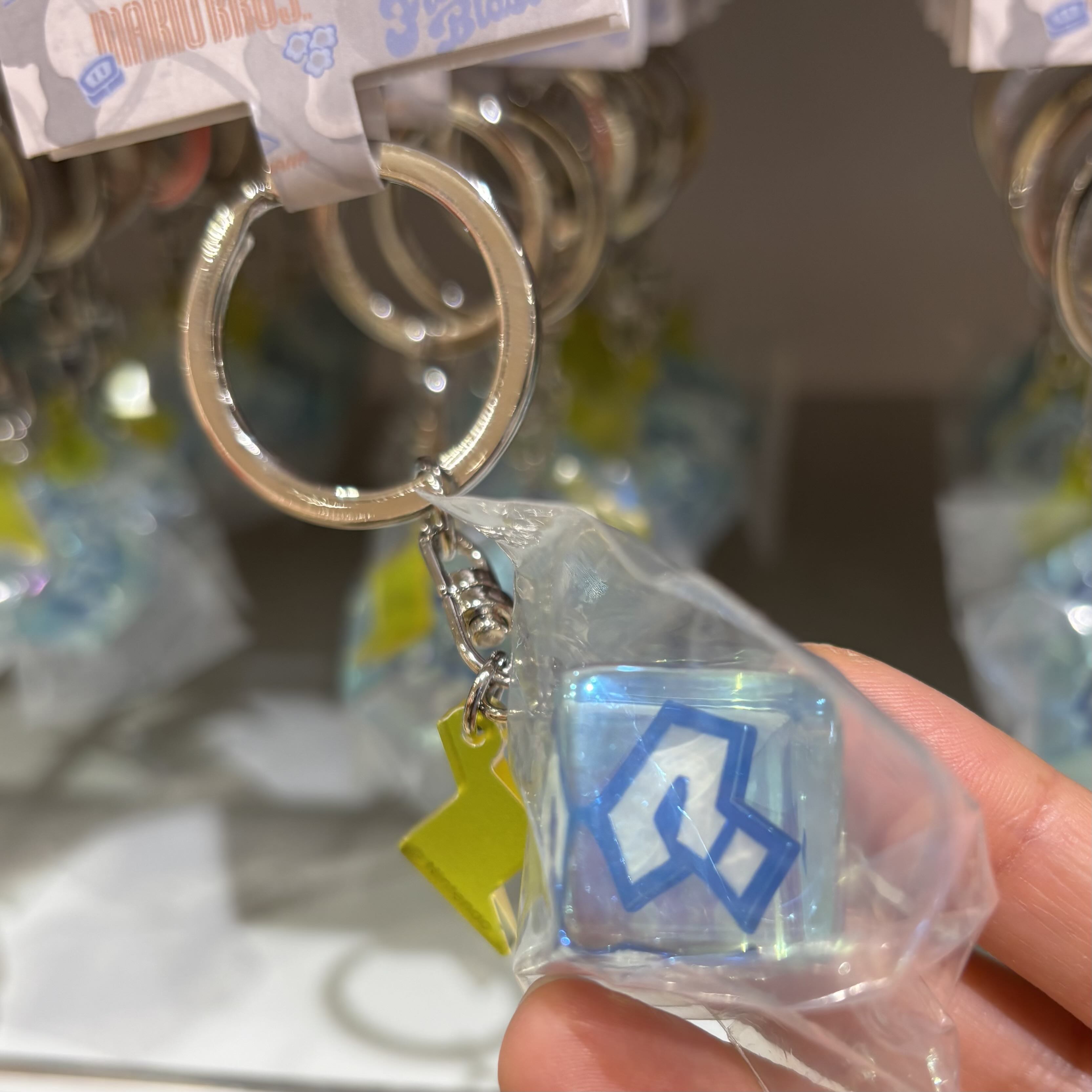 【訂貨】任天堂專門店  Mario Kart 系列 - 冰藍問號方塊鑰匙扣