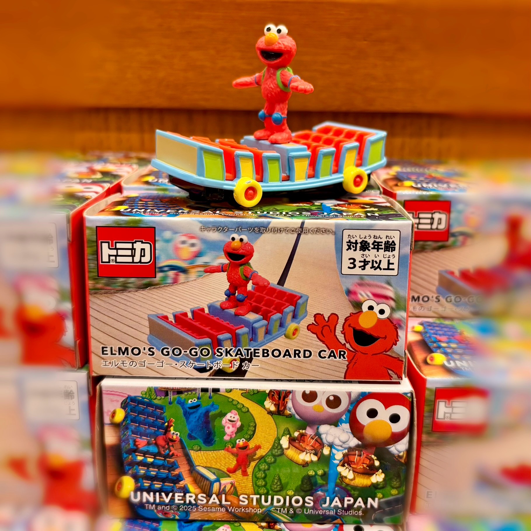 【訂貨】USJ 園內限定款 Elmo's Go-Go Skateboard Tomica 車仔 迷你車