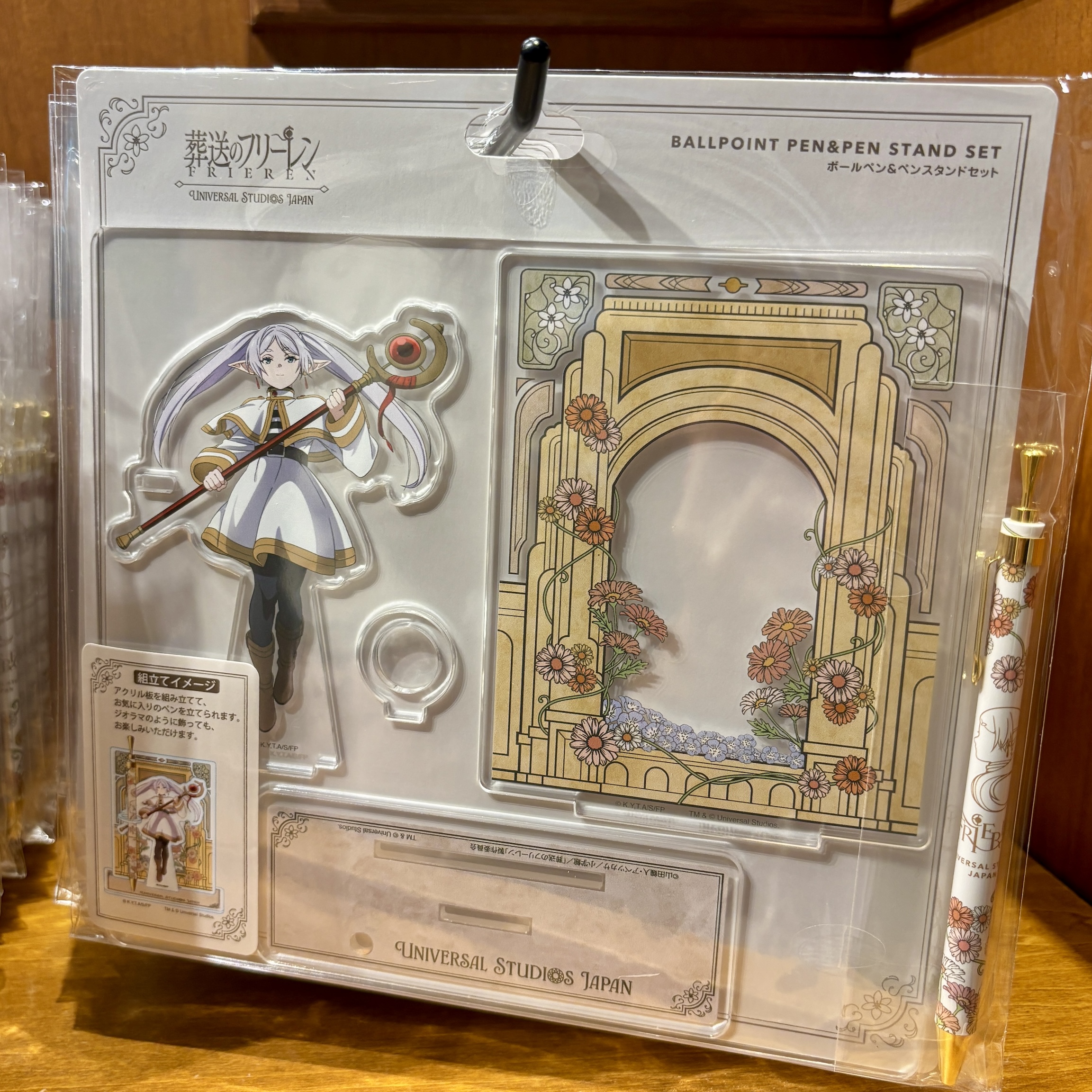 【訂貨】USJ 葬送的芙莉蓮 - 原子筆連亞加力立牌筆座