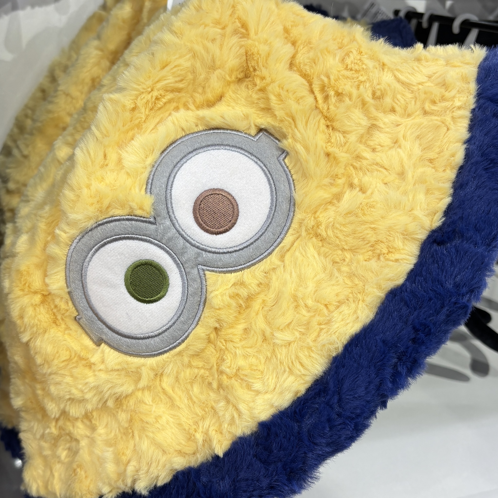 【訂貨】USJ MINIONS 毛毛漁夫帽（雙眼）