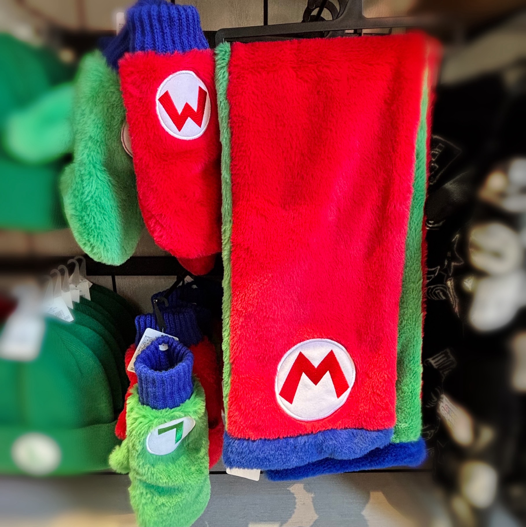 【訂貨】USJ Mario & Luiji 毛毛頸巾 / 手襪