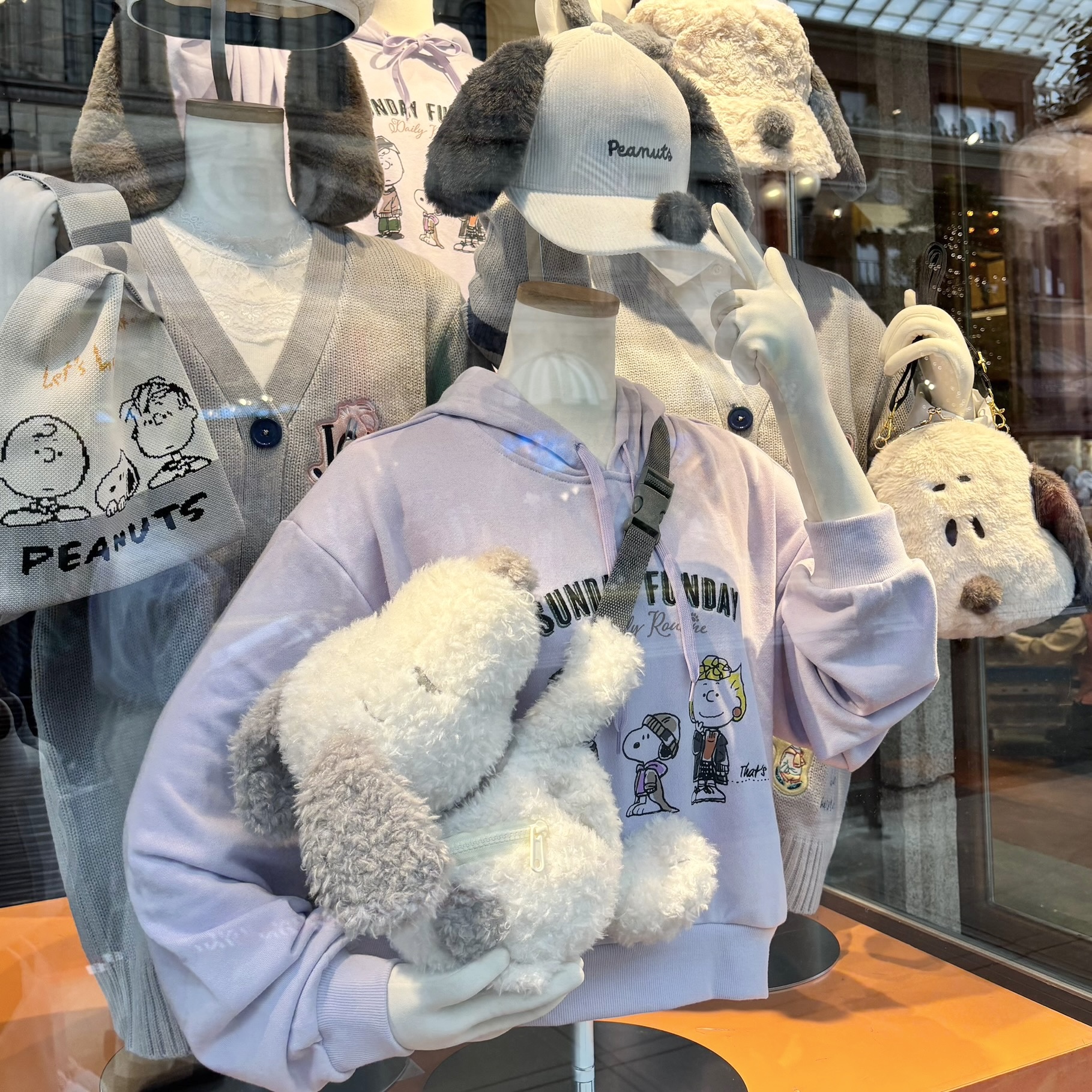 【訂貨】USJ Snoopy 抱抱公仔 斜揹袋 單肩包 可暖手