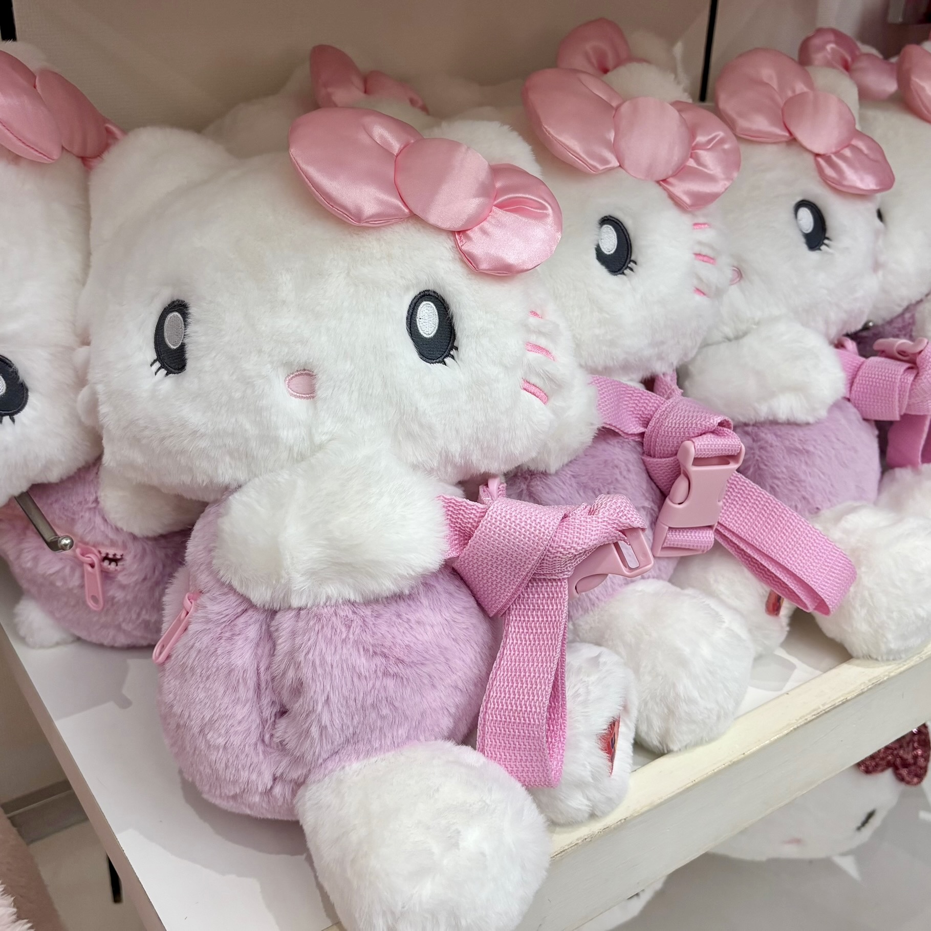 【訂貨】USJ Hello Kitty 抱抱公仔 斜揹袋 單肩包 可暖手