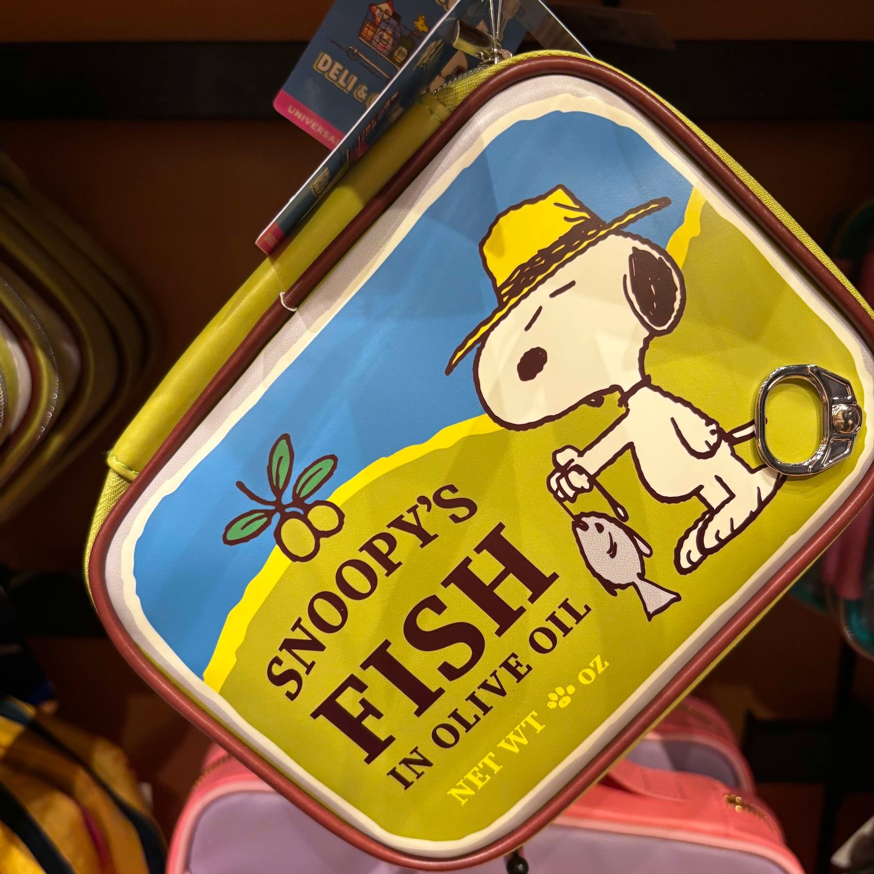 【訂貨】USJ Peanuts DELI & GROCERY Snoopy Gadget Case 罐頭造型 多用途收納袋