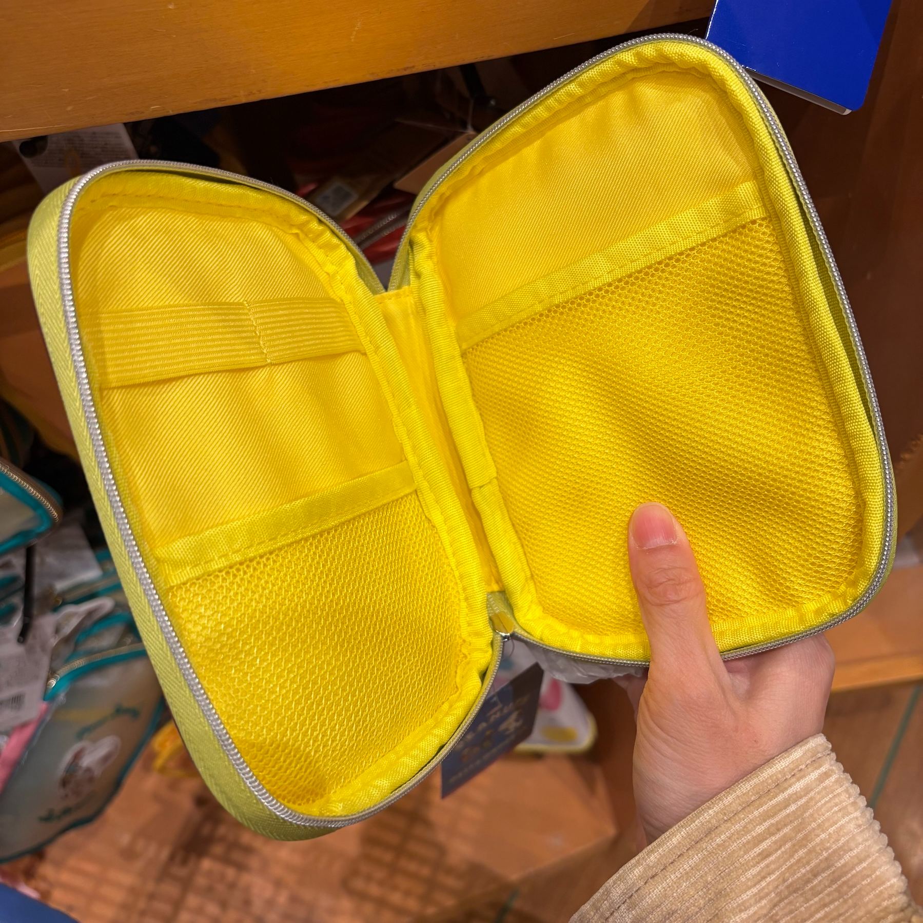 【訂貨】USJ Peanuts DELI & GROCERY Snoopy Gadget Case 罐頭造型 多用途收納袋