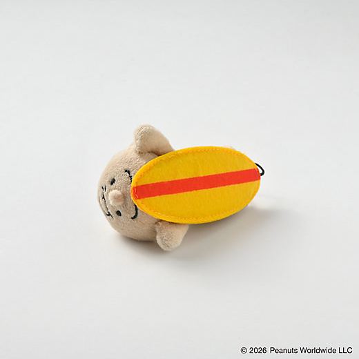 【預訂｜8月】Snoopy in Ginza 銀座展 2026 - SNOOPY’S SURF SHOP 行山扣 滑浪公仔掛飾 (Charlie Brown)